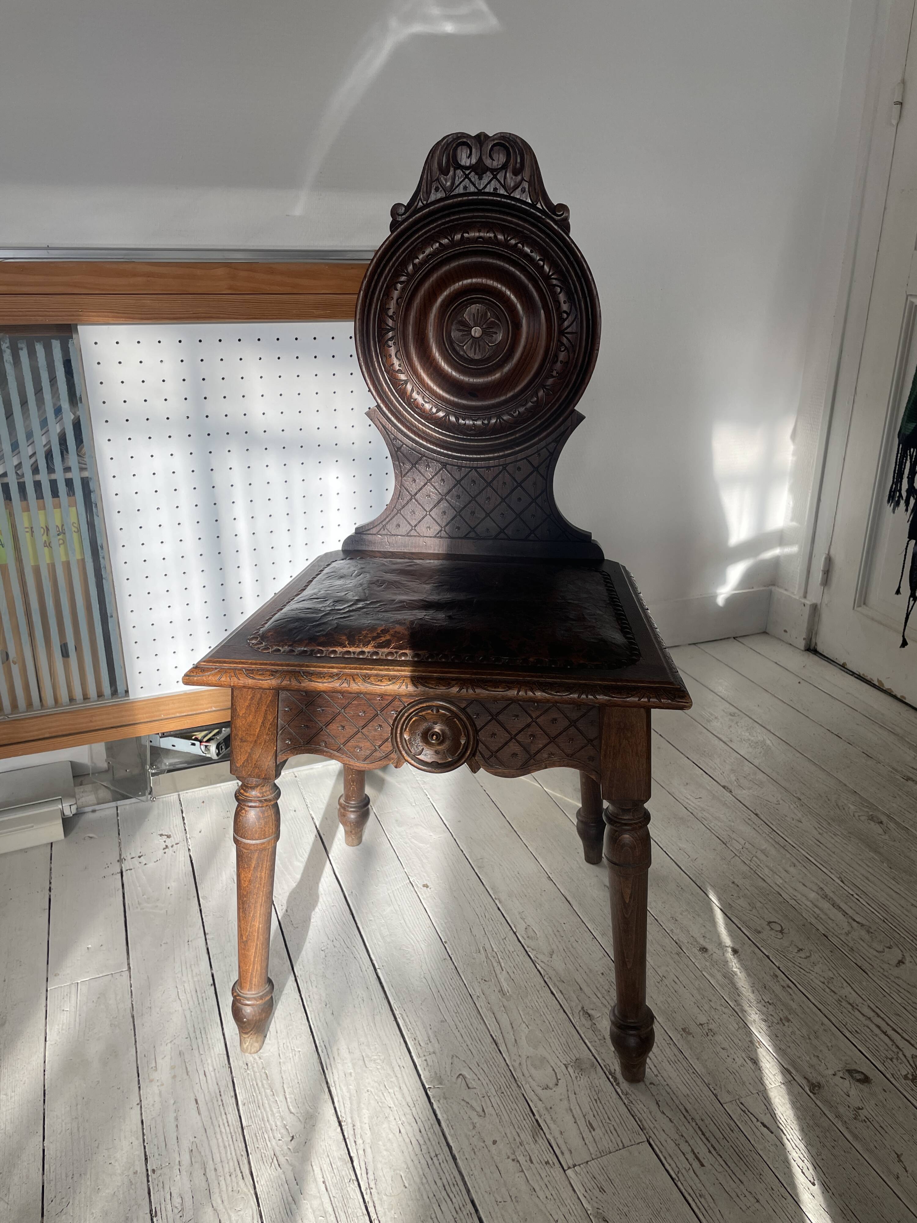 Wooden chair with Breton leather seat