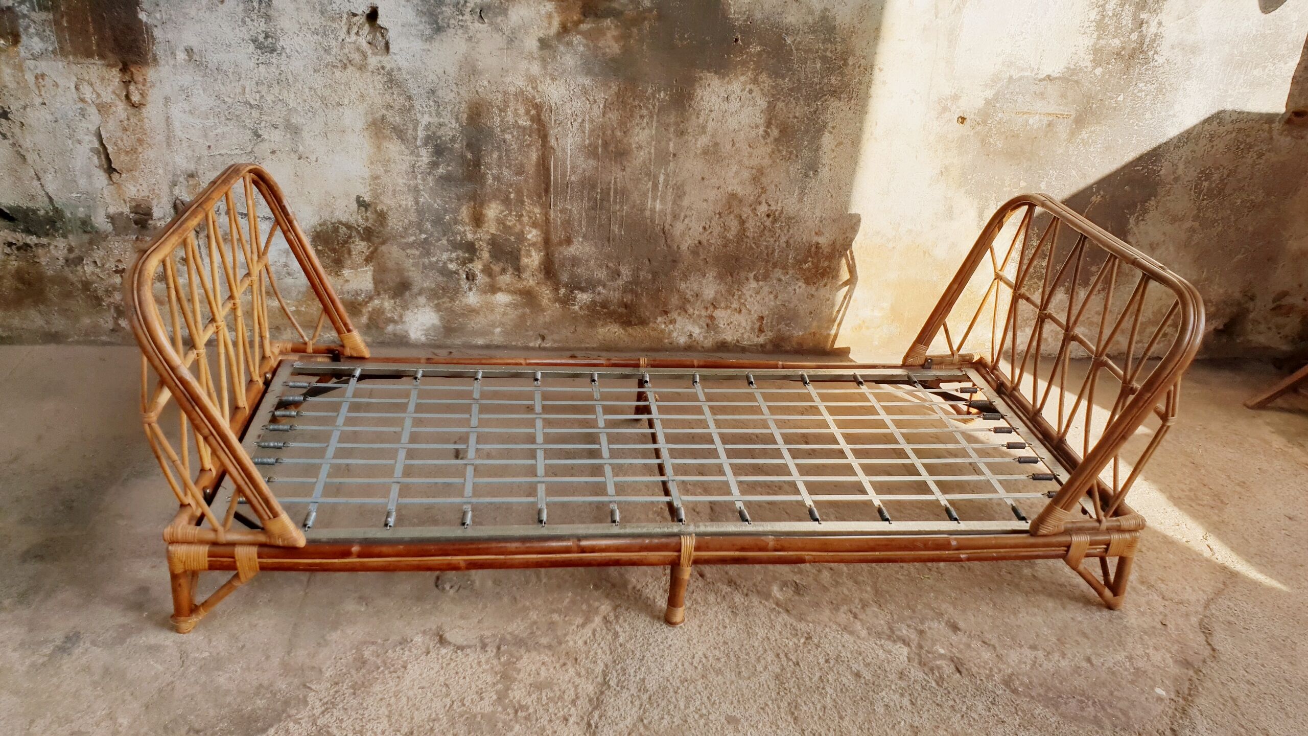 Rattan bed bench