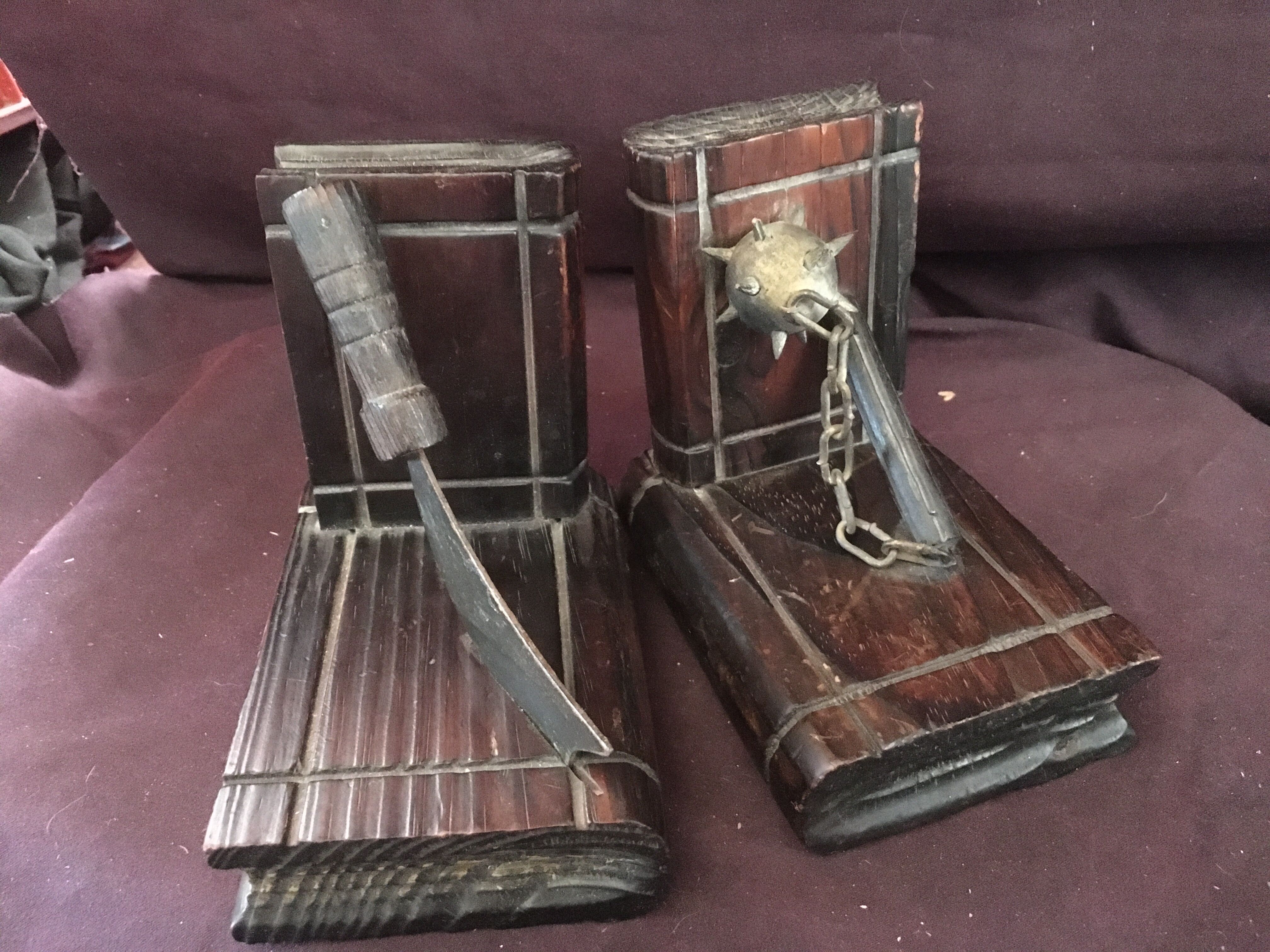 Book-clamt Metal wood Medieval Style Scourge/Sword