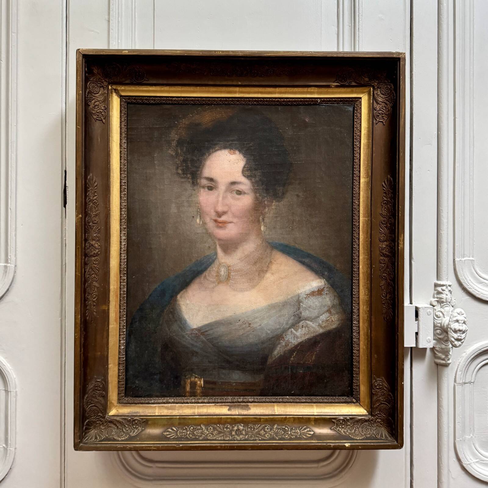 Huile sur toile, portrait de femme Empire, début XIXe, cadre à palmettes