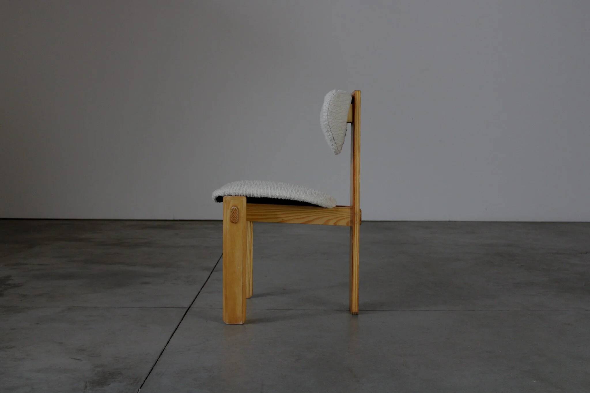 Pine tripod dining chairs - Europe 1970s
