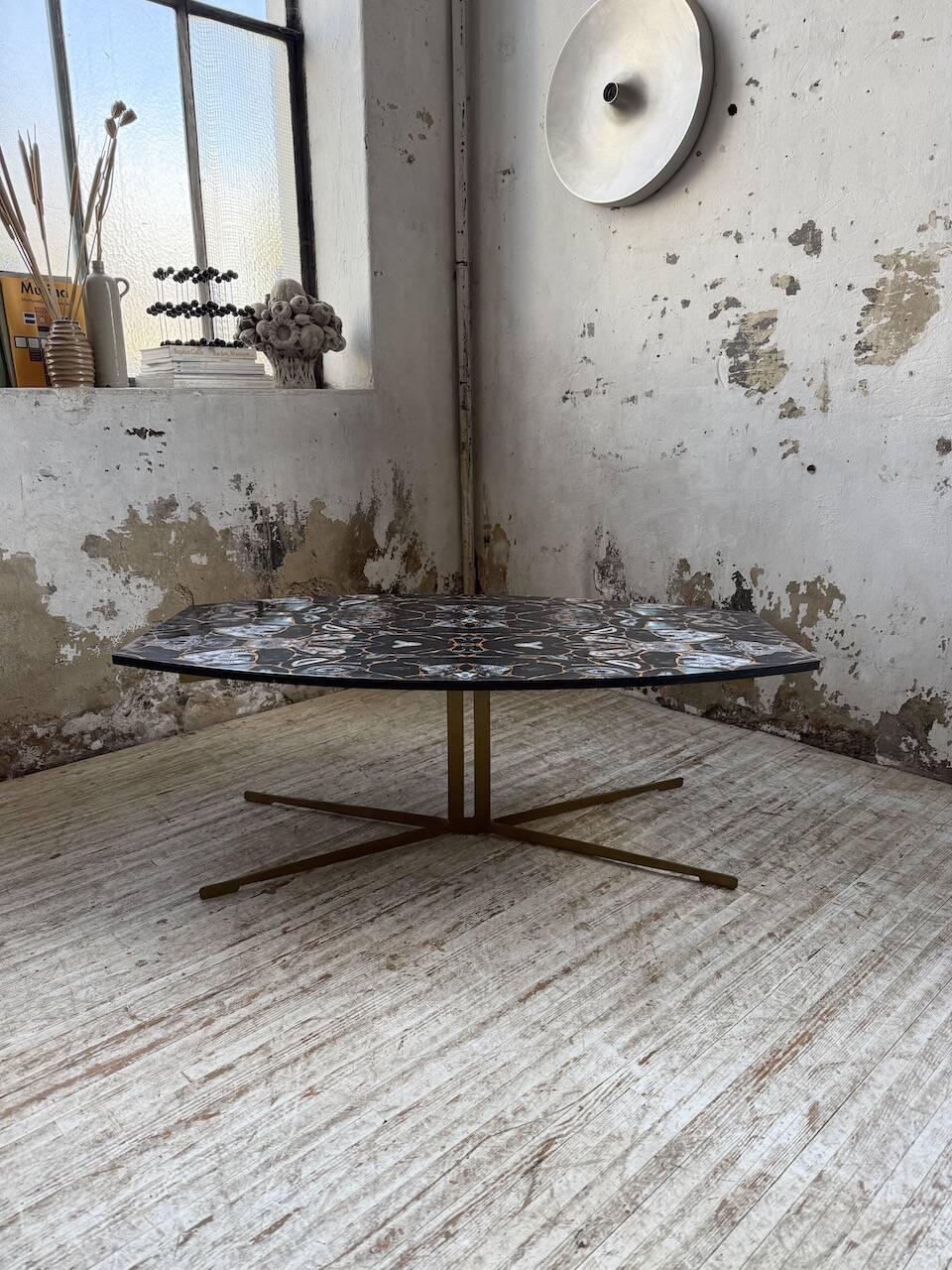 90s coffee table with Agate stone effect.