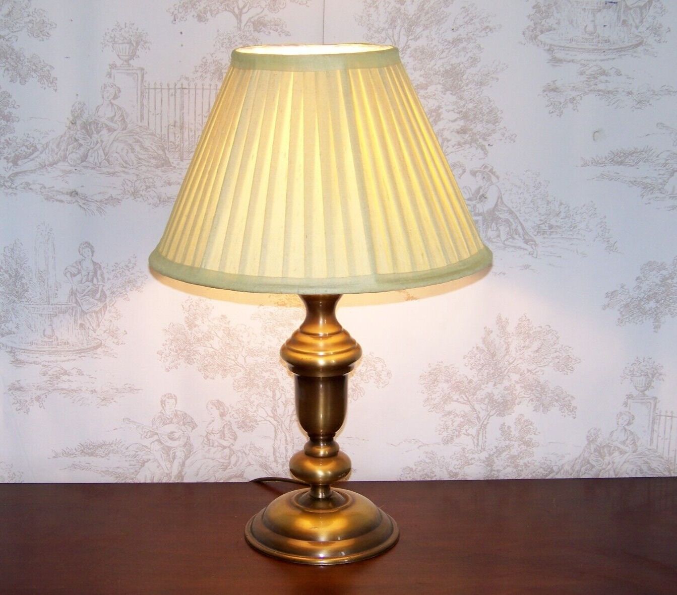 Vintage Brass Table Lamp with Round Base and Cream Pleated Shade 4352