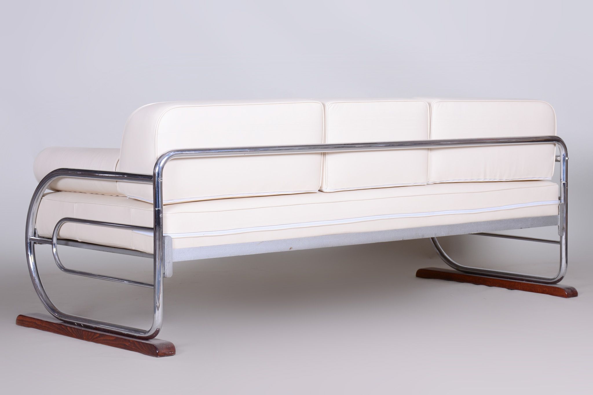White Slezák sofa - 1930s Czechia - Leather, Beech and Chrome