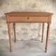 Table d'appoint en pitchpin style Louis Philippe