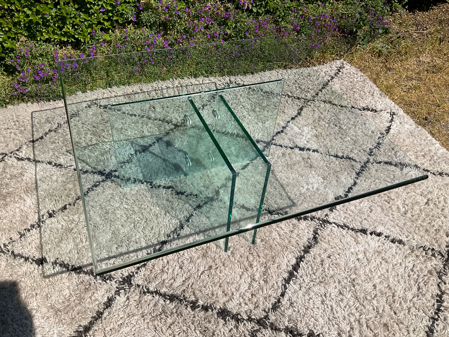 Low table design in tempered glass