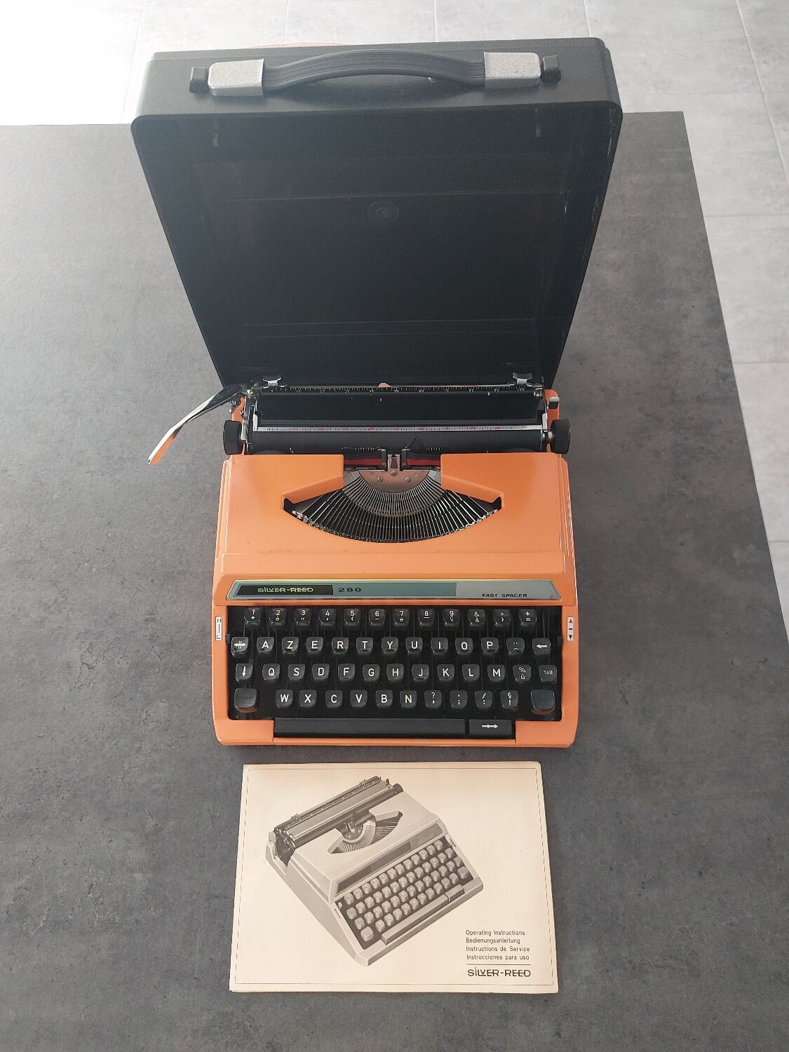 Machine à écrire Silver-Reed 280 orange vintage