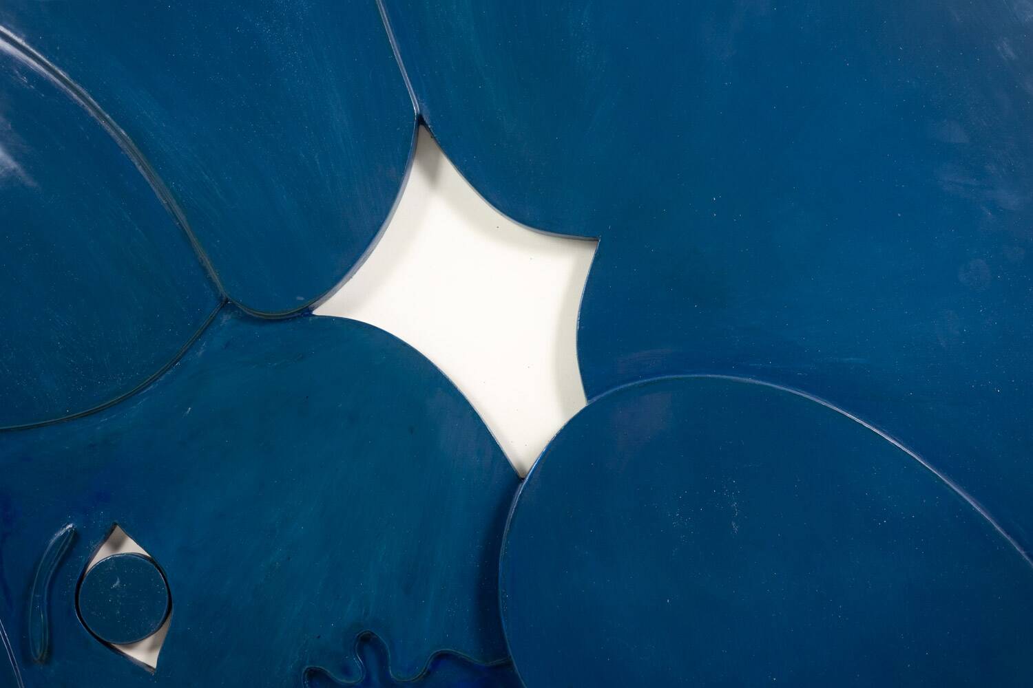 "The Twins". Bas-relief panel in blue lacquered wood. Contemporary.