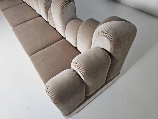Canapé sectionnelromadaire de Hans Hopfer en velours de mohair beige, Roche Bobois