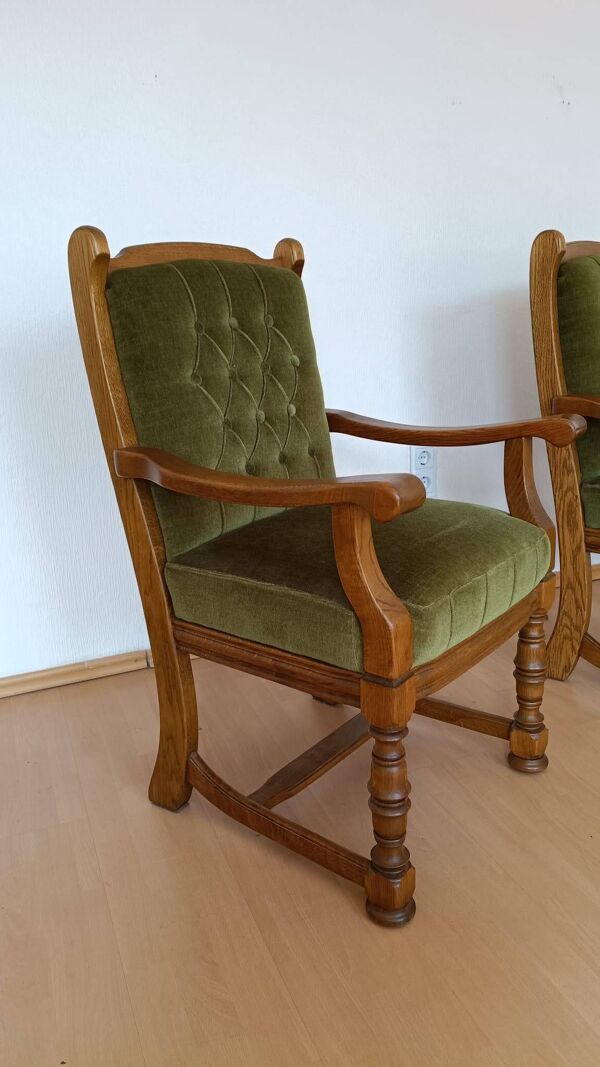 6 assises style Louis XIII en chêne et velours vert mousse , vers 1970