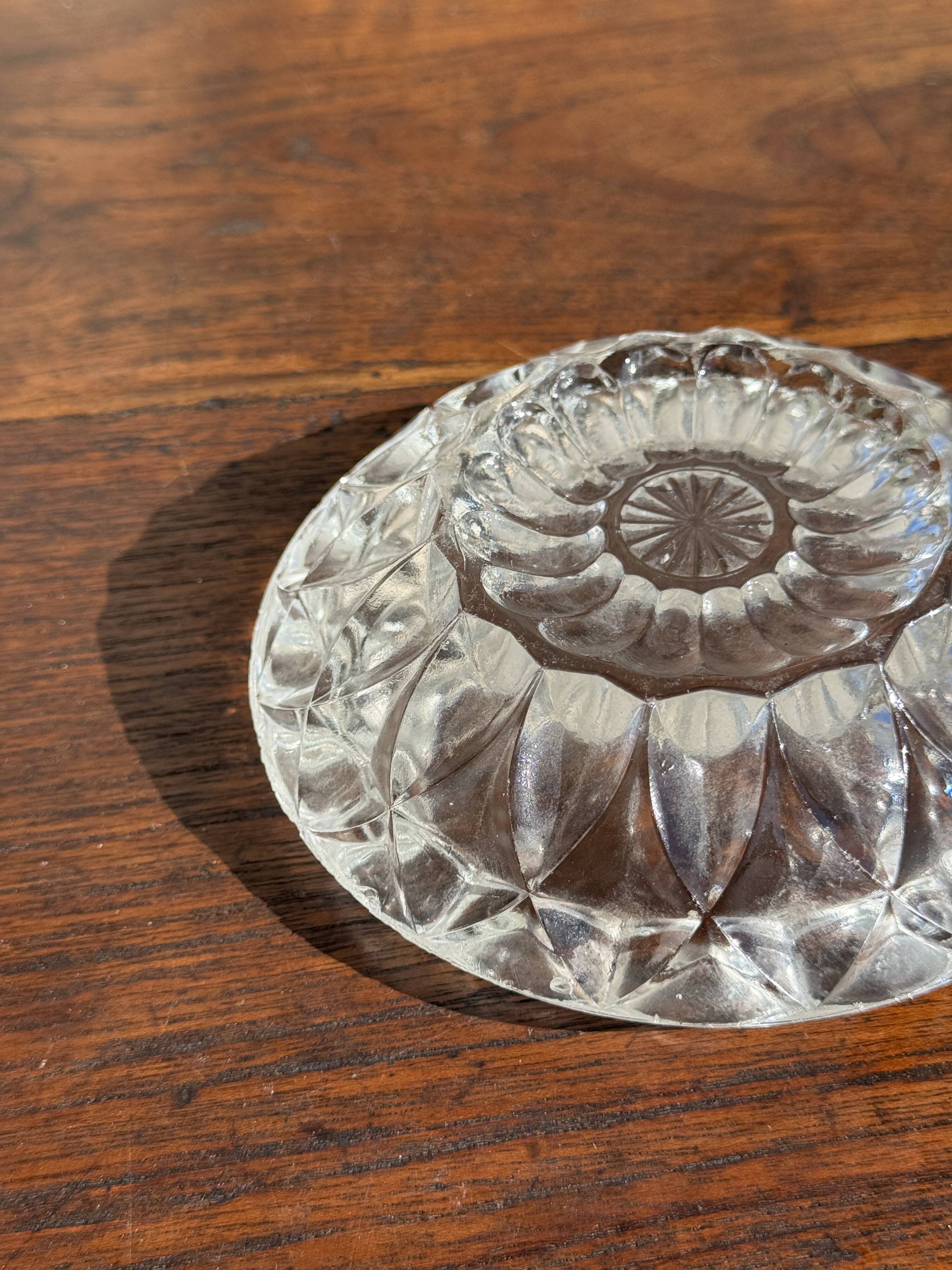 Cendrier en verre classique rosace D13