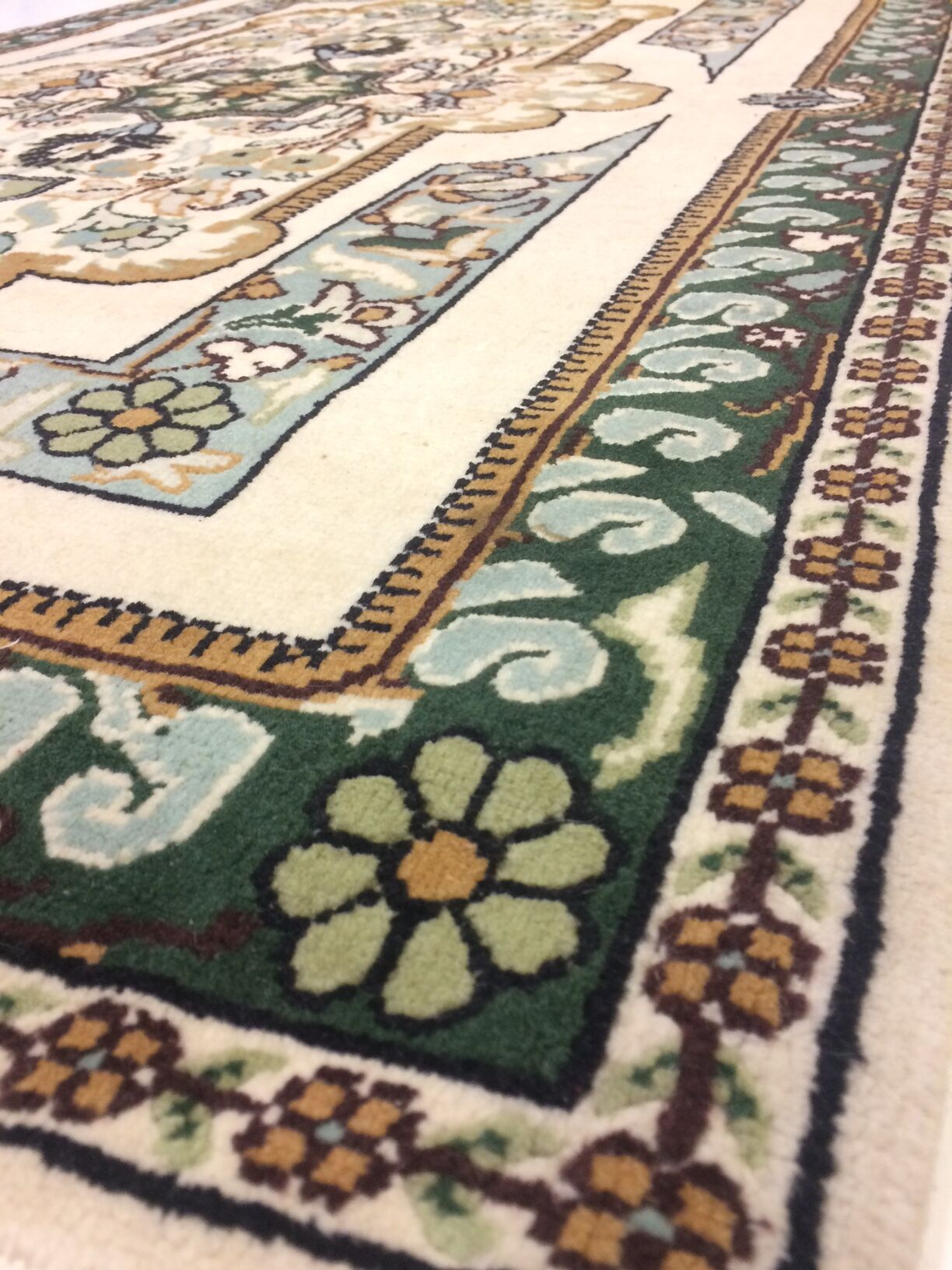 Handmade Tunisian rug - 181x124 cm