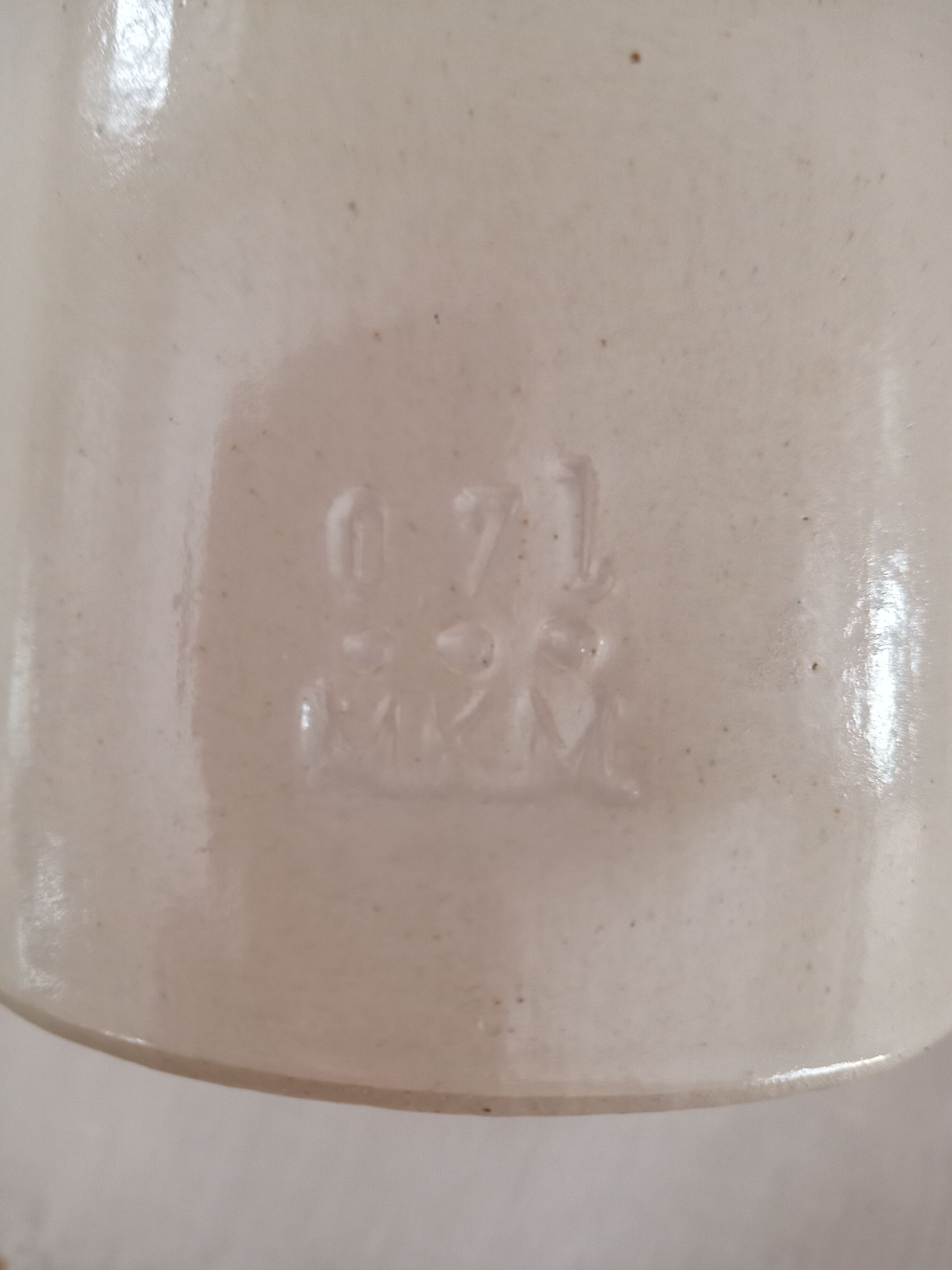 Kitchen sandstone set including a bottle and 2 cork jars