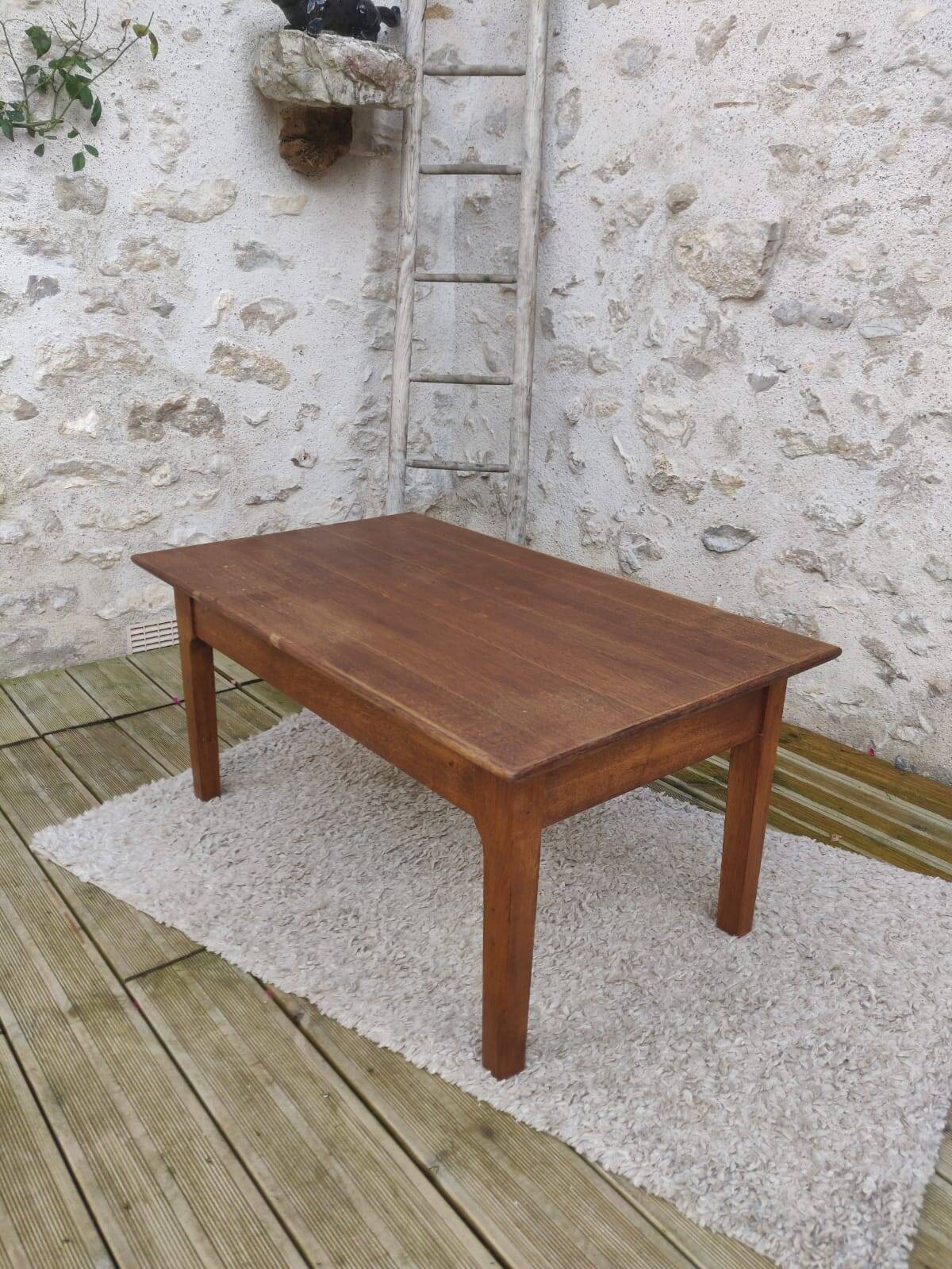 Coffee table with drawer