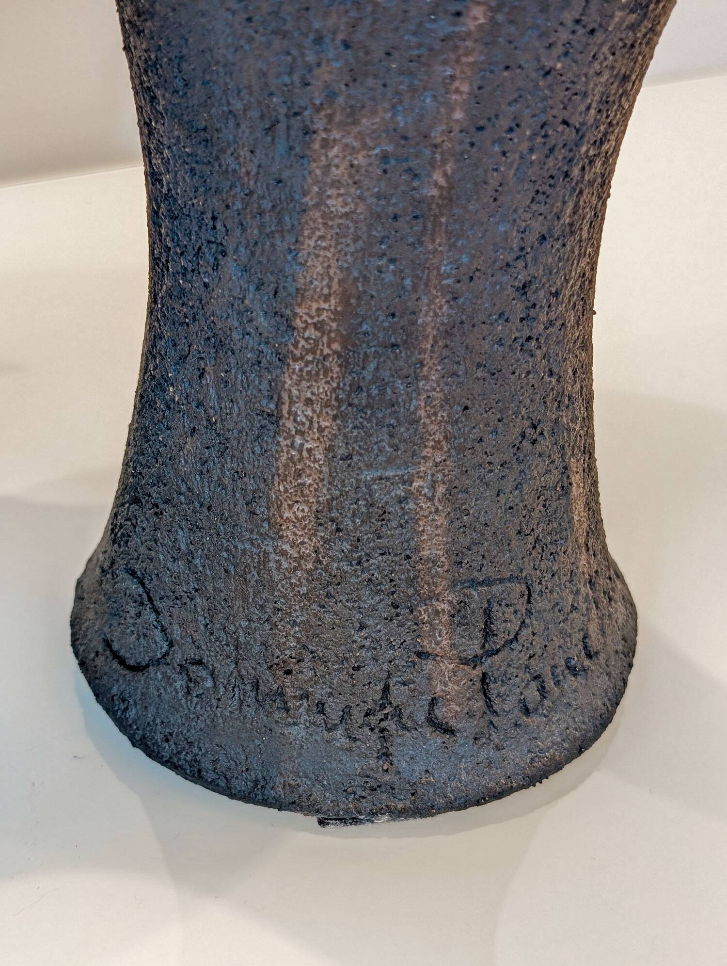 Large sandstone bull, by Dominique Pouchain, 2025