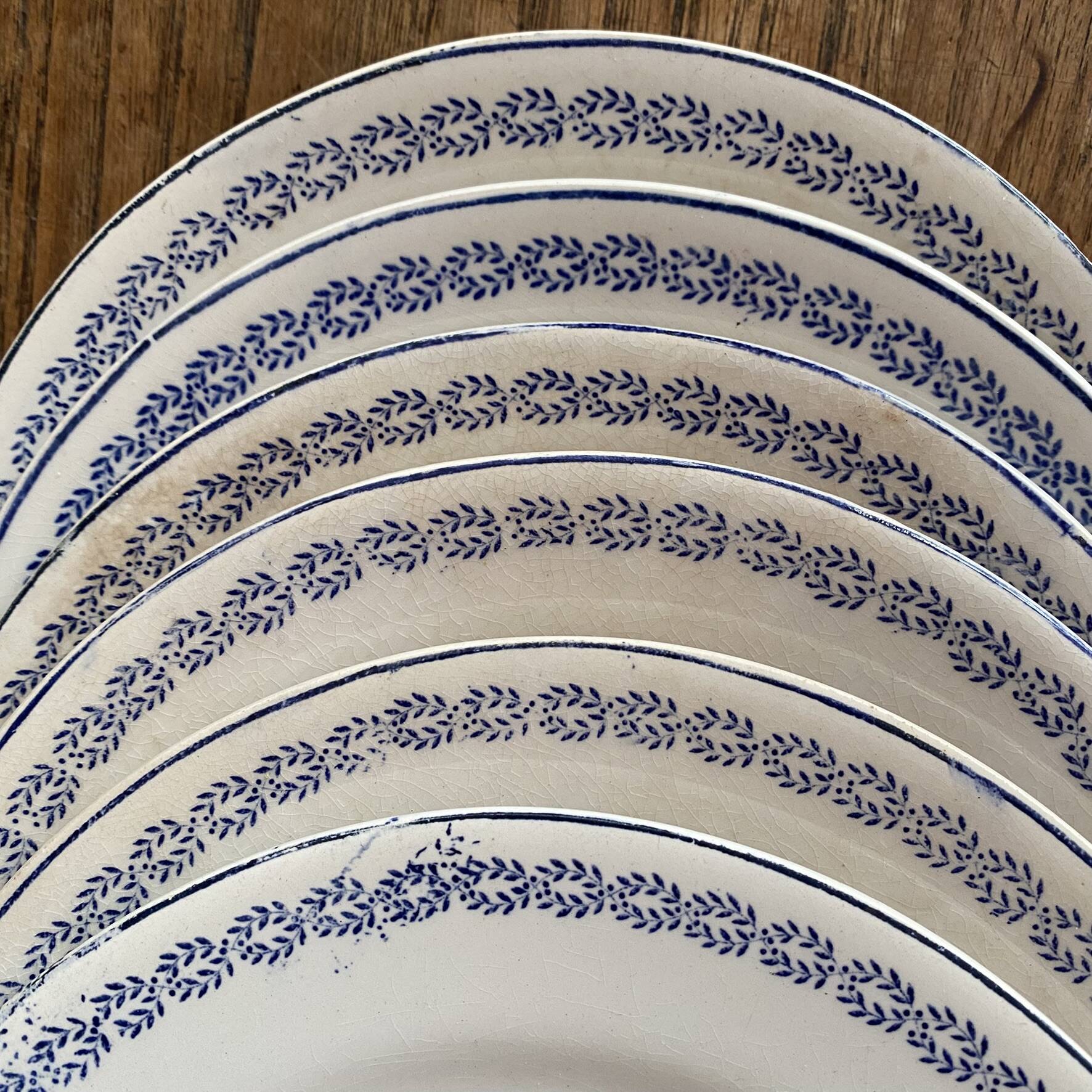 Dessert plates in earthenware from Creil and Montereau Reuil service.