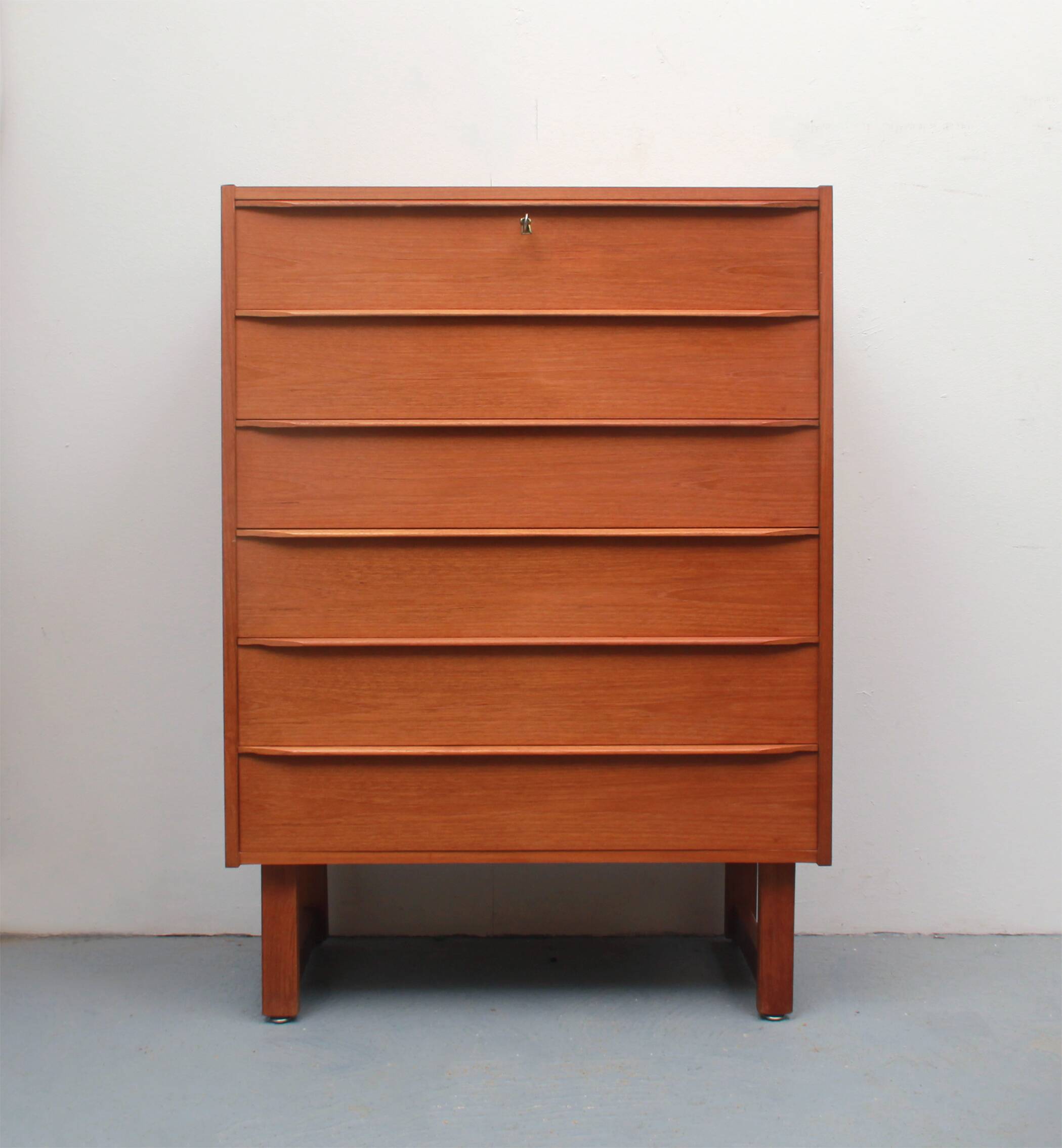 Commode en teck des années 1960