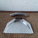 Shovel picks up crumbs and art deco brush