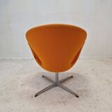 Set of 2 Swan Chairs by Arne Jacobsen and Fritz Hansen