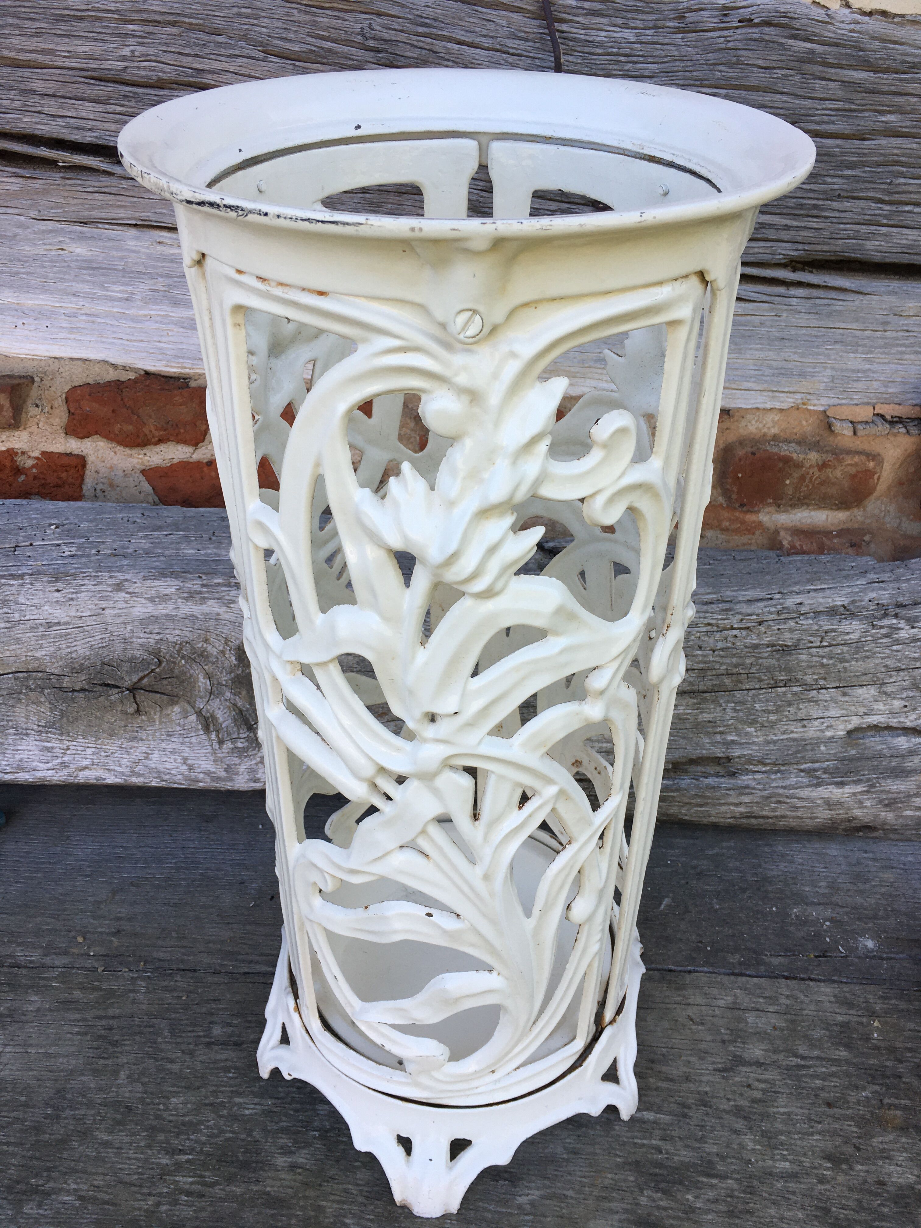 Enamelled cast iron umbrella stand