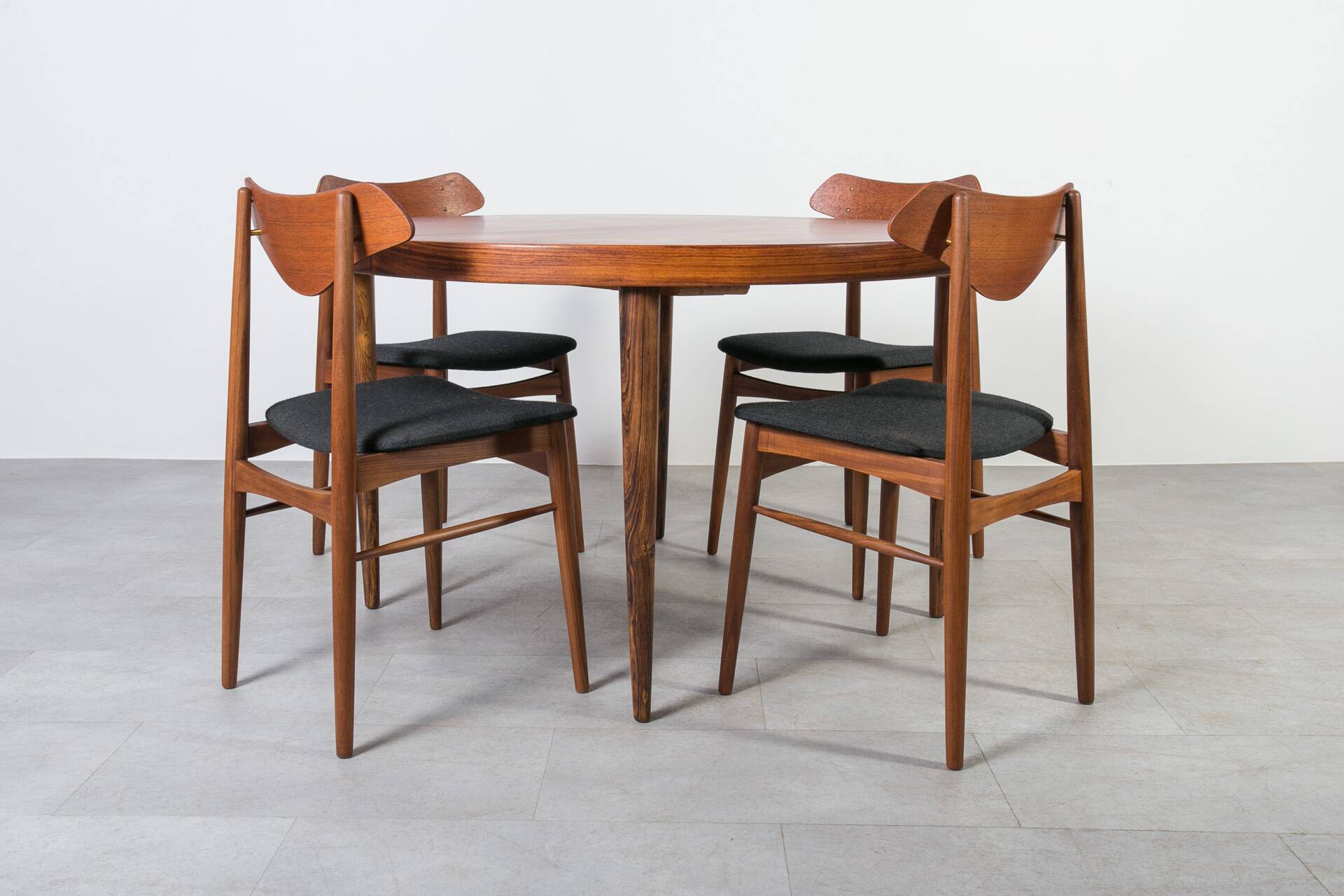anish Mid-Century Dining Set – Teak Extension Table and 6 Chairs, 1960s