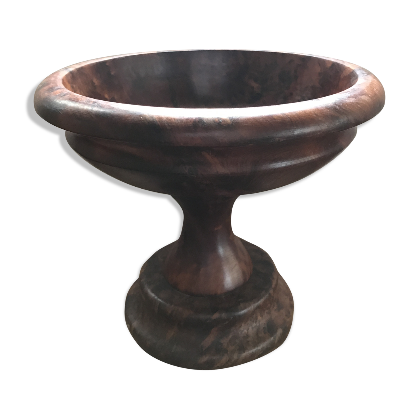 Turned wooden standing cut