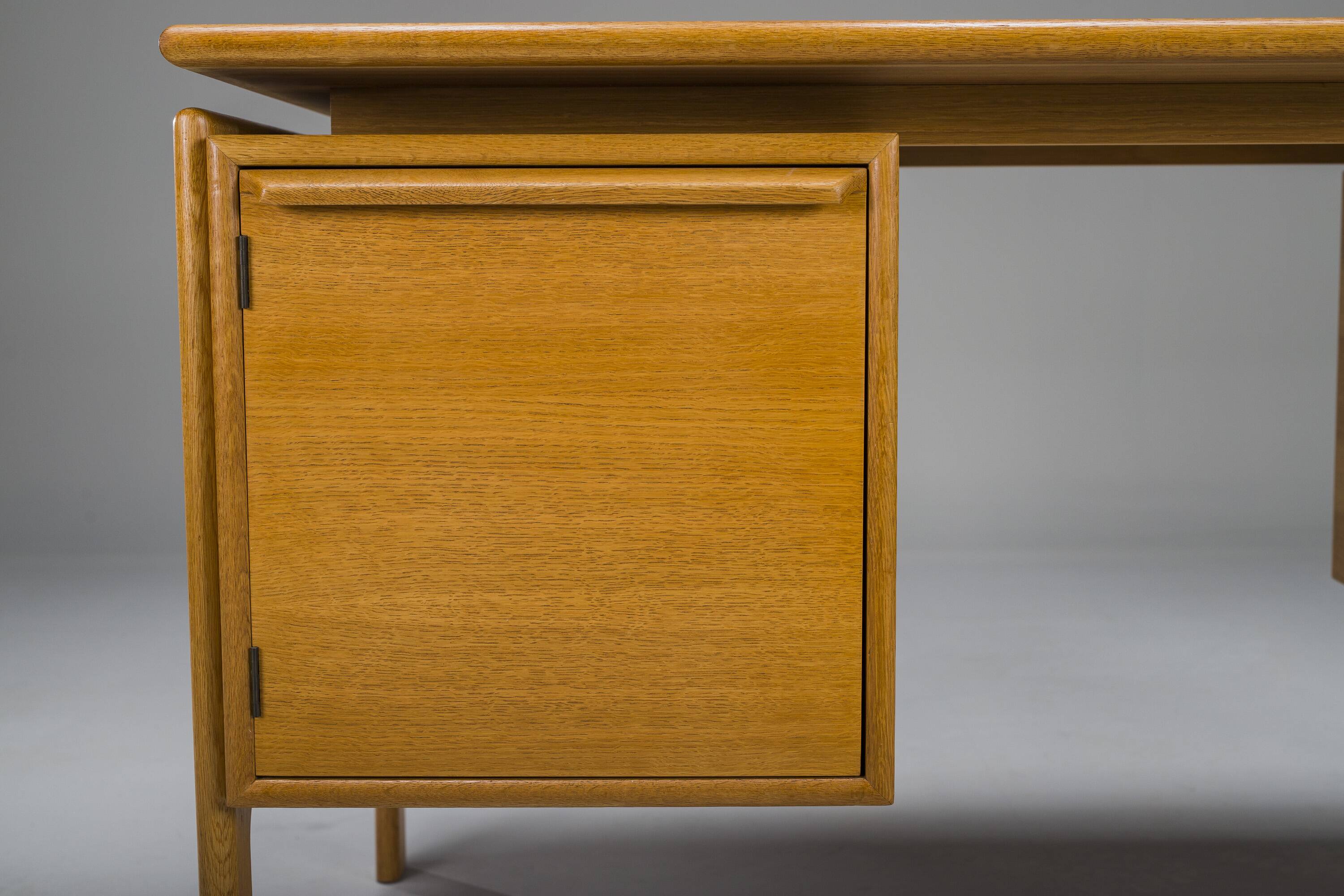 Mid-Century Oak Freestanding Desk from GV Møbler, 1970s