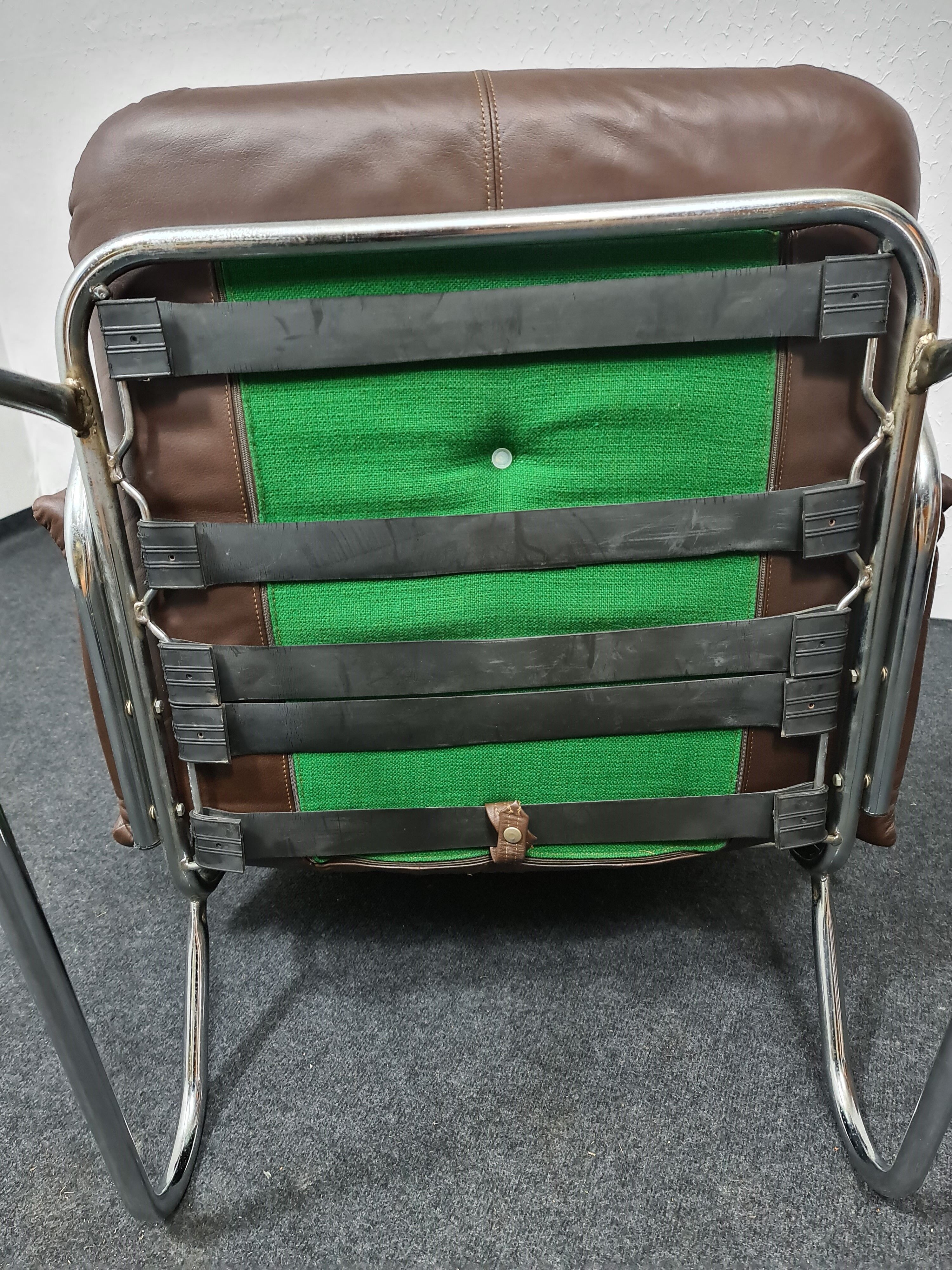 Vintage tubular framed leather lounge chair
