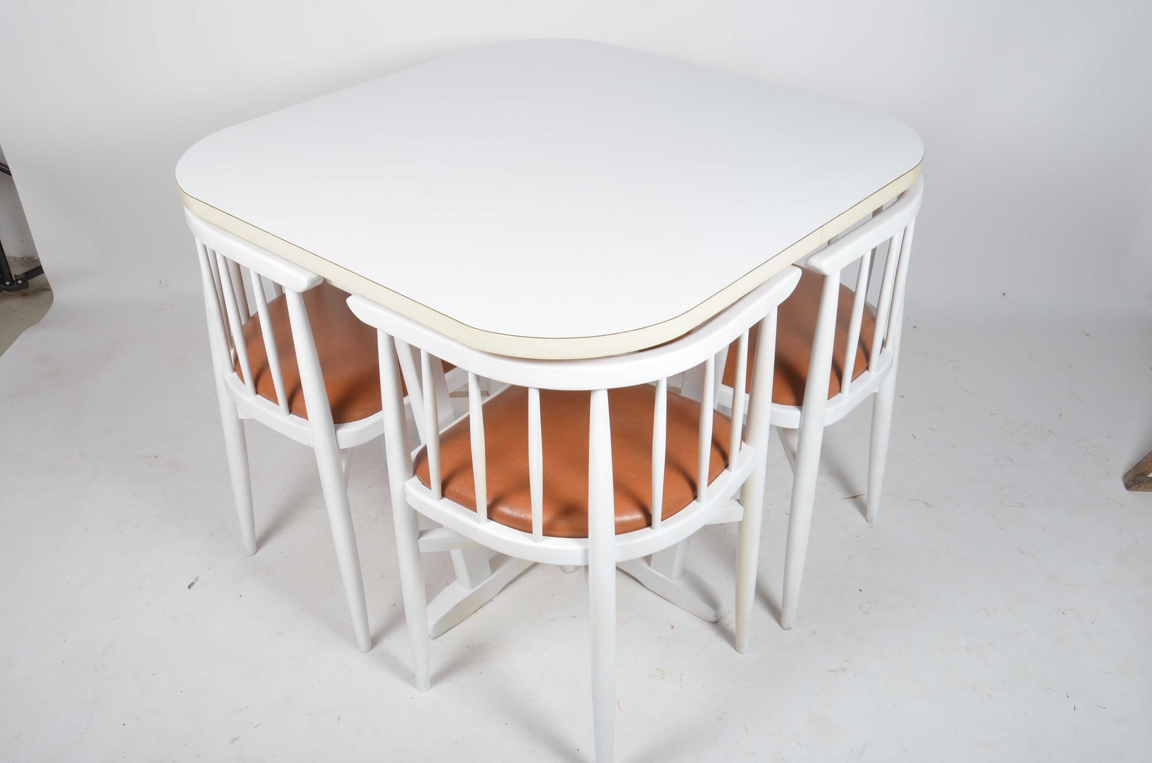 Dining table set and 4 Thonet chairs