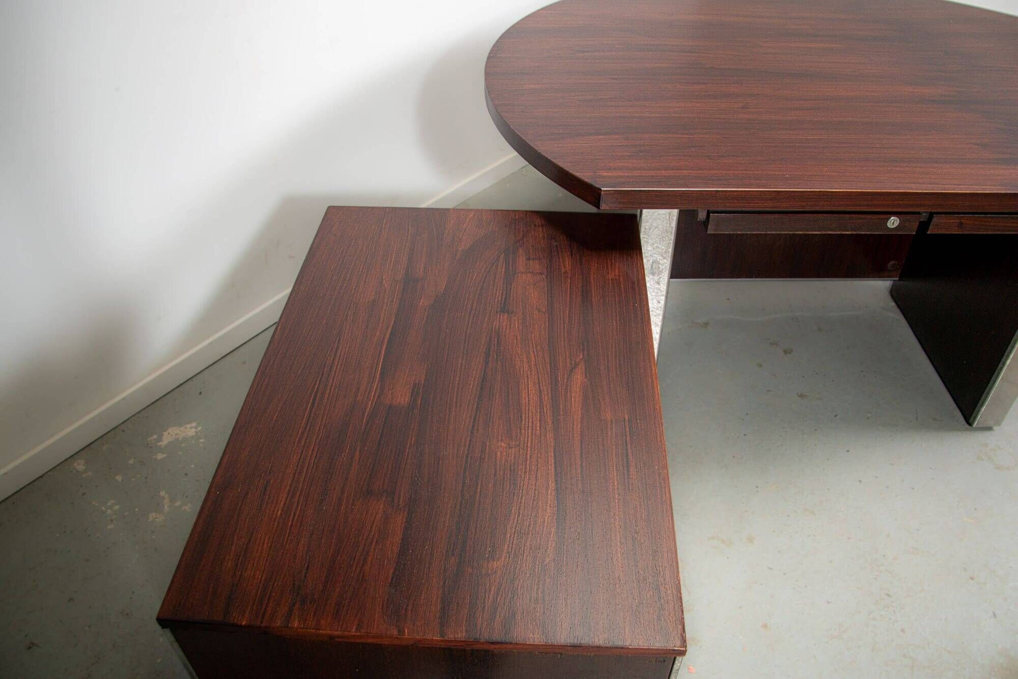 Galileo series executive desk designed by Ennio Fazioli for MIM Roma