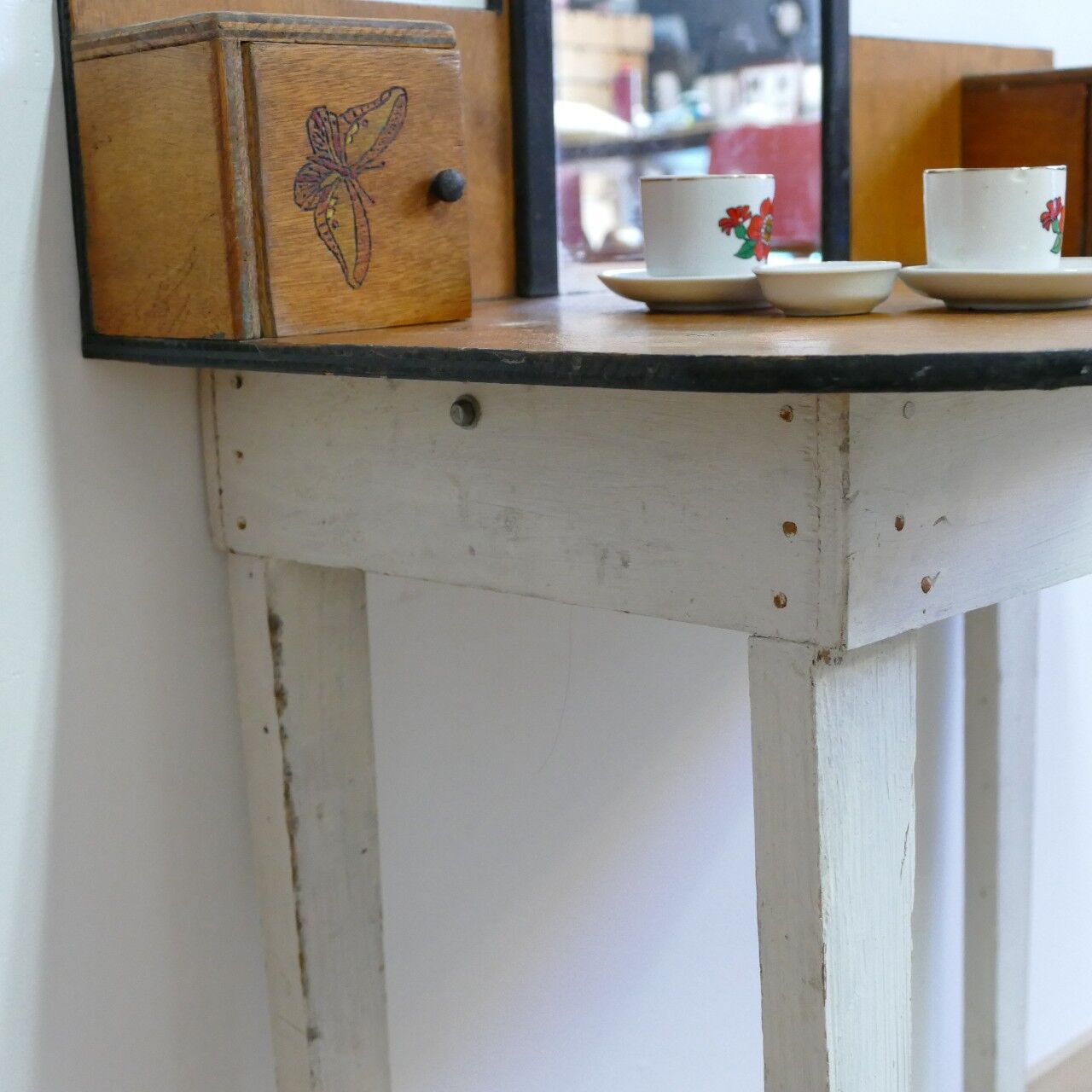 Children's dressing table