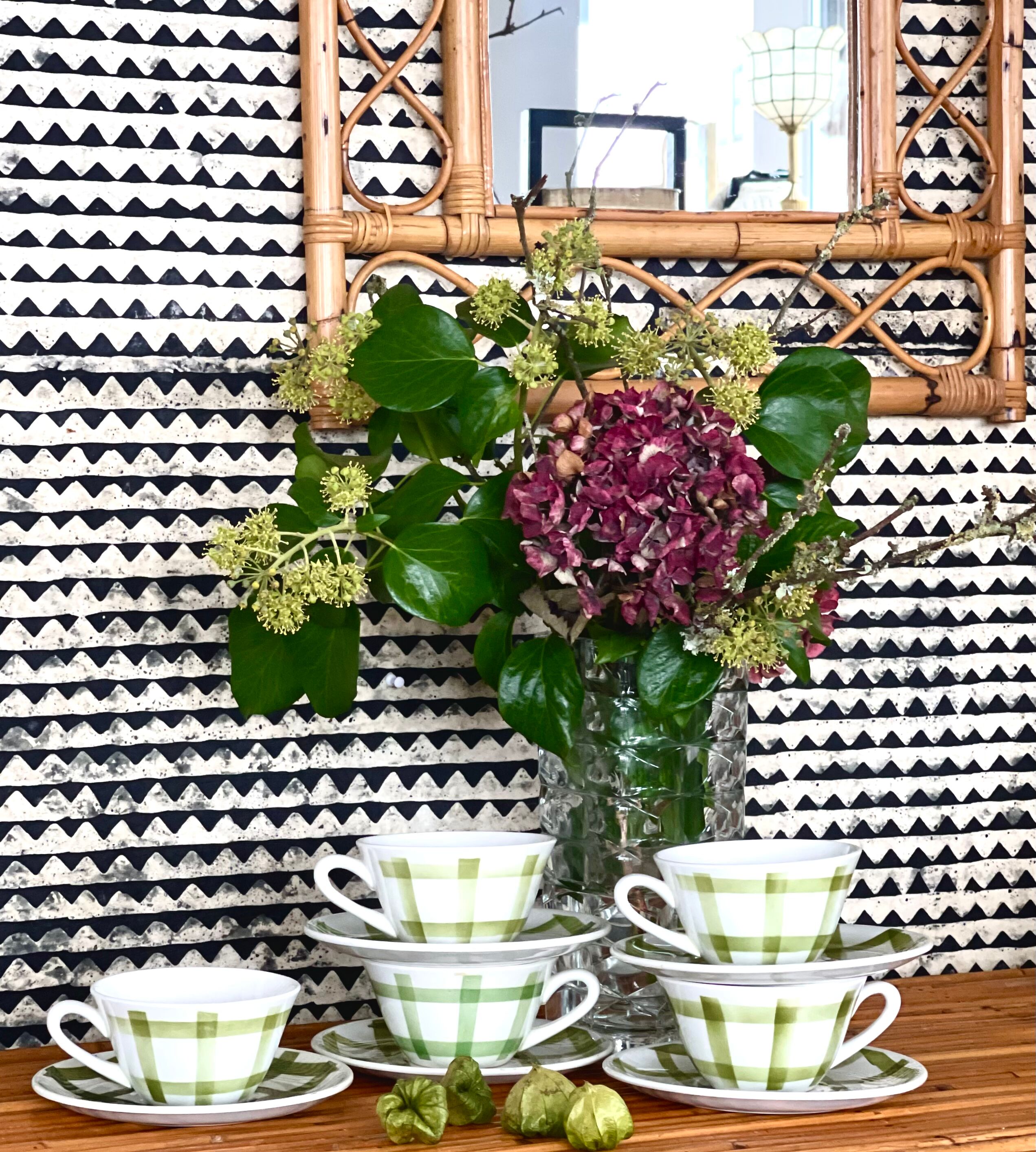 5 cups and saucers vichy 1950