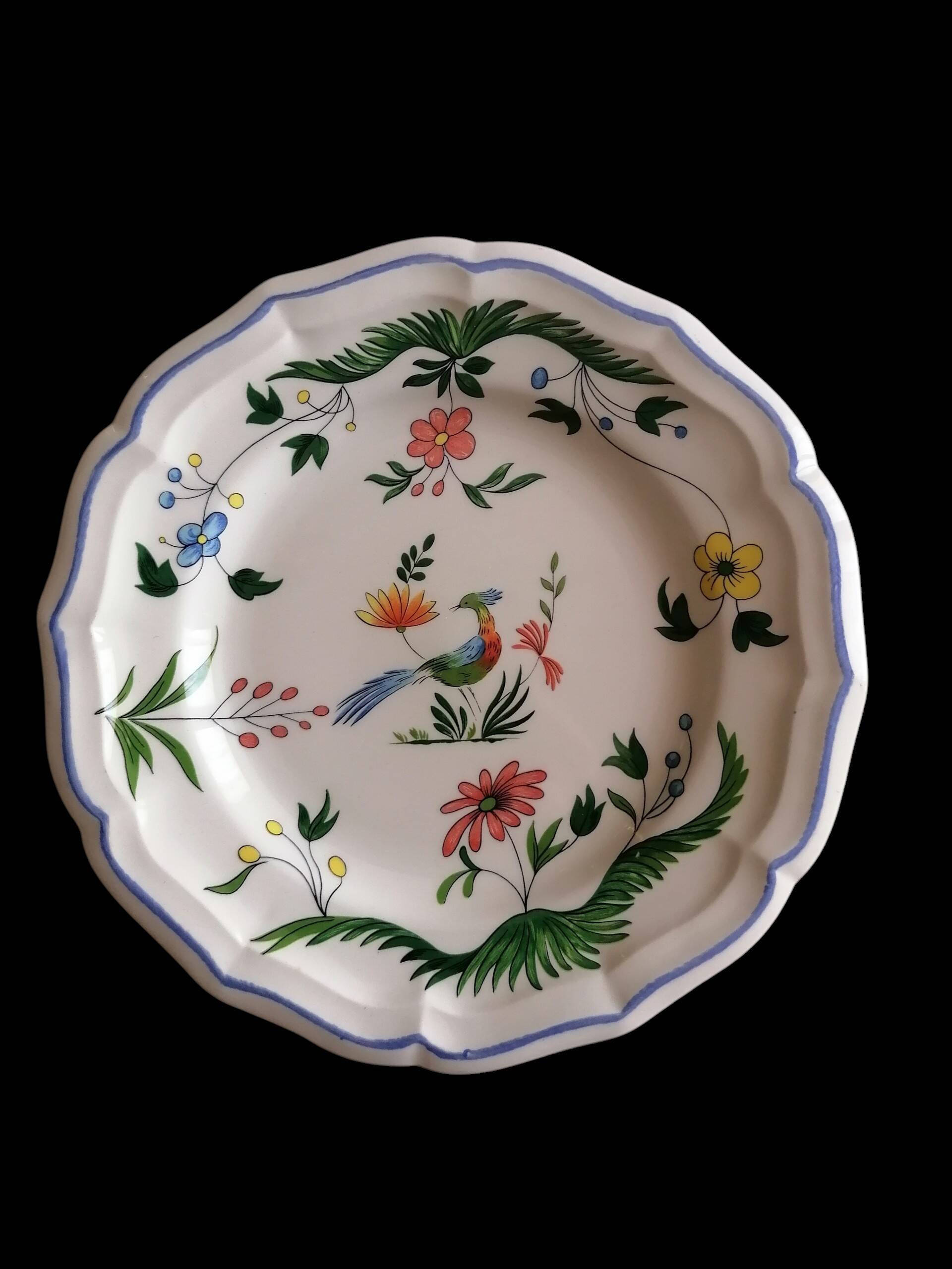 2 earthenware plates from Gien, paradise birds.