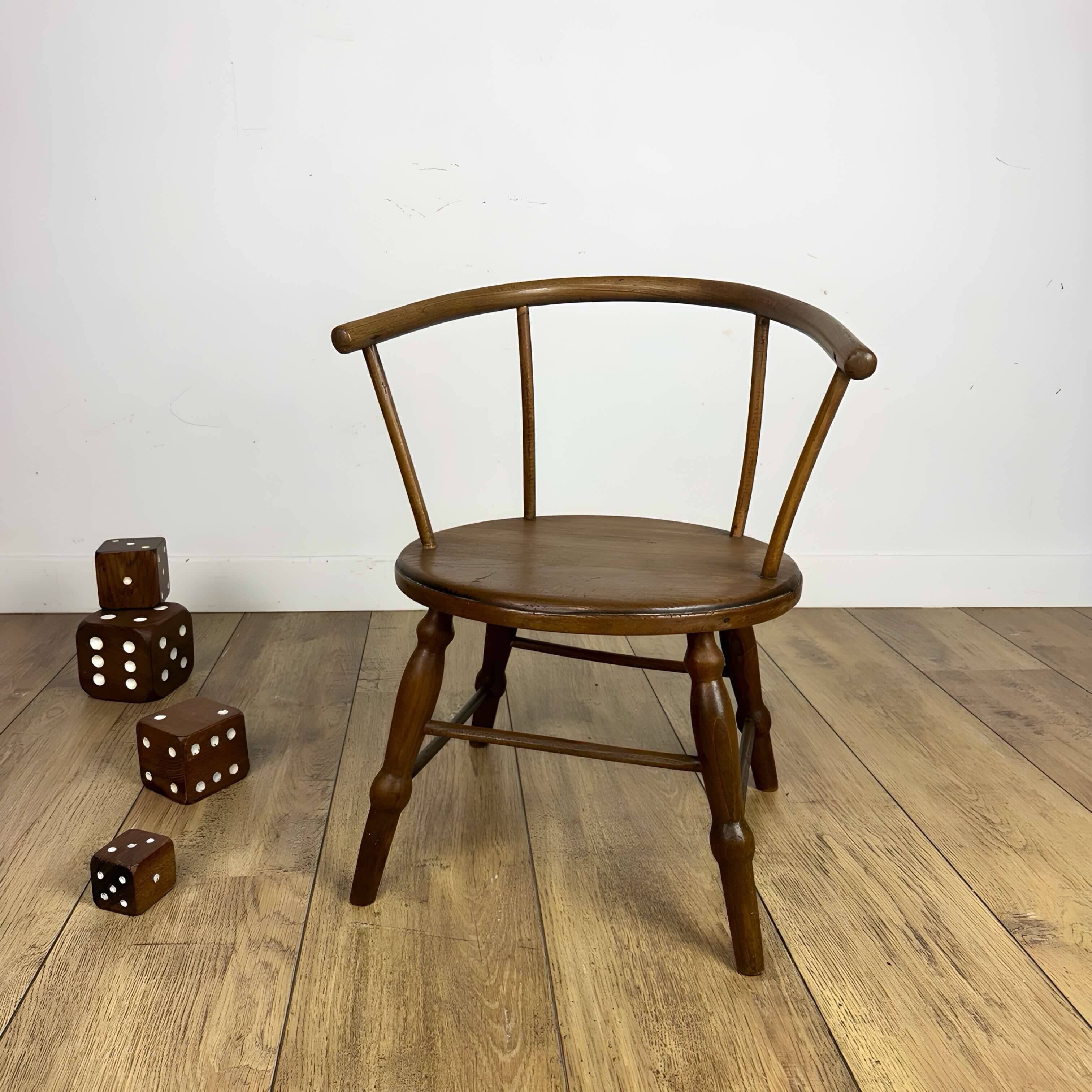 Chaise enfant ancienne en bois tourné