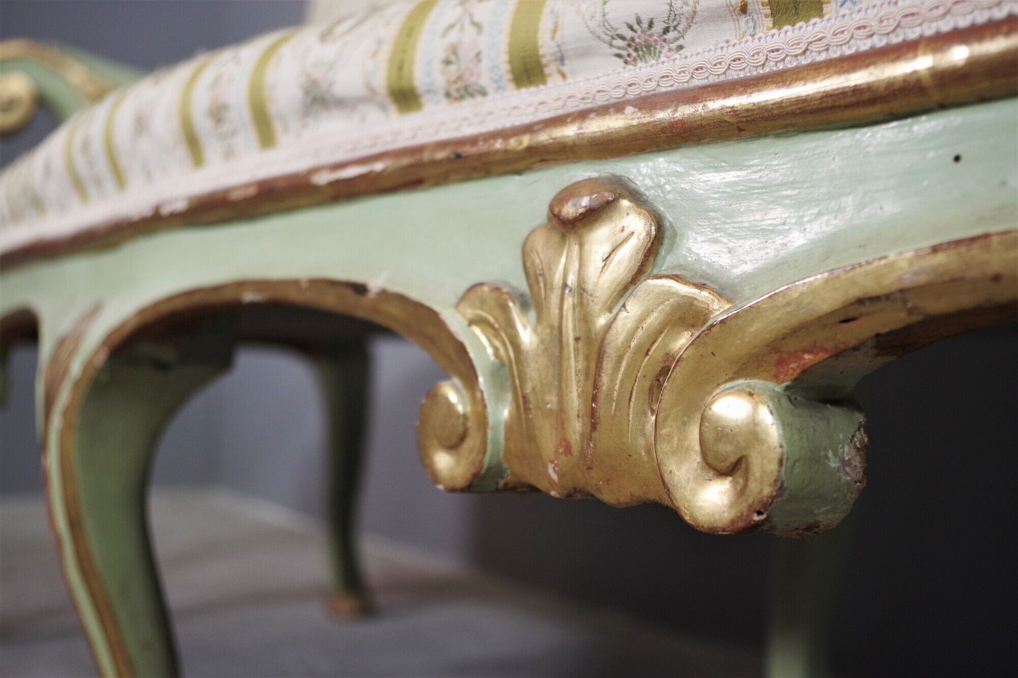 Venetian Baroque salon with table, two armchairs, a bench and a chair, mid-19th century
