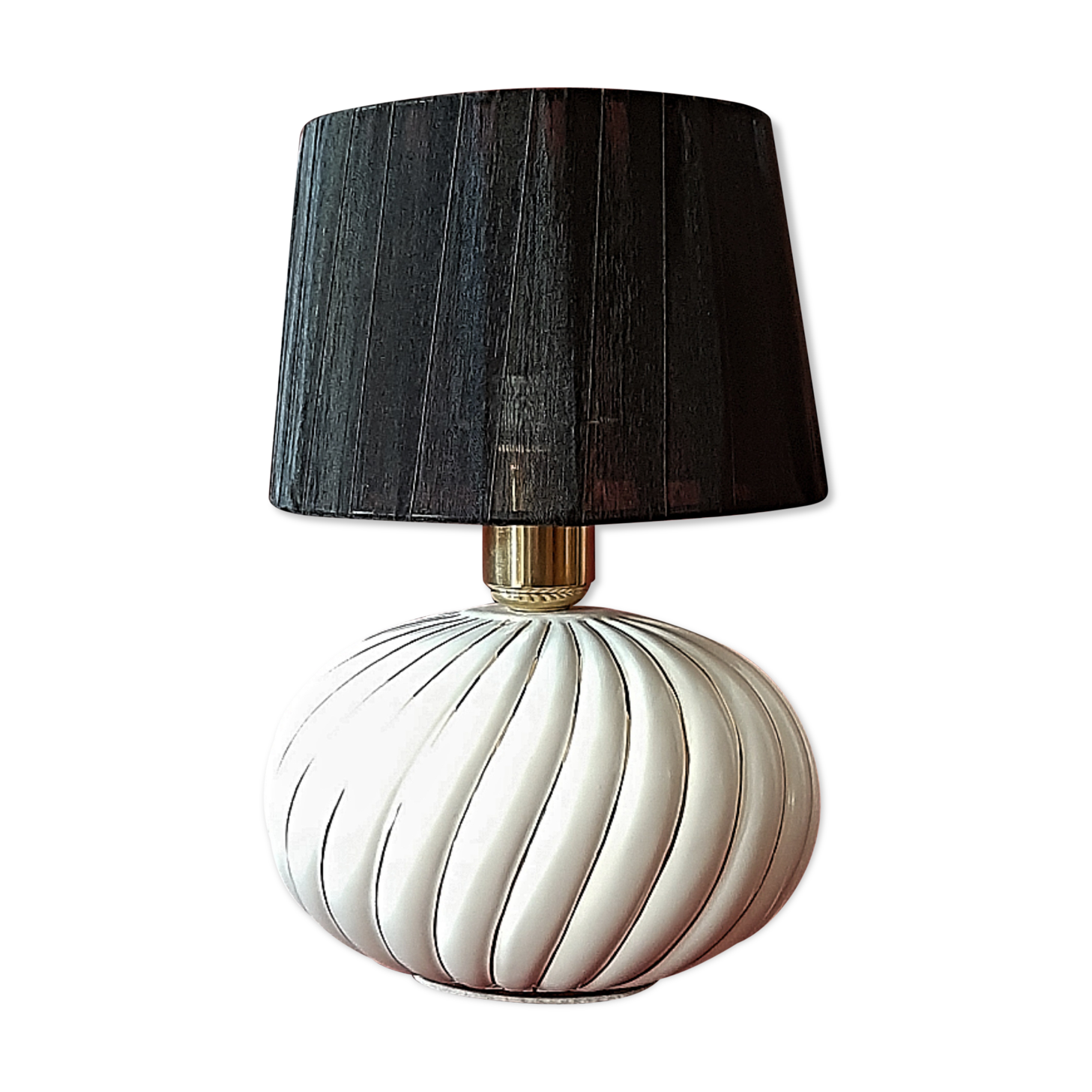 Mid Century Modern porcelain lamp with gold lines Italian design of the 1970s (two available)