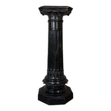 Colonne en marbre vert serpentine, vers 1880
