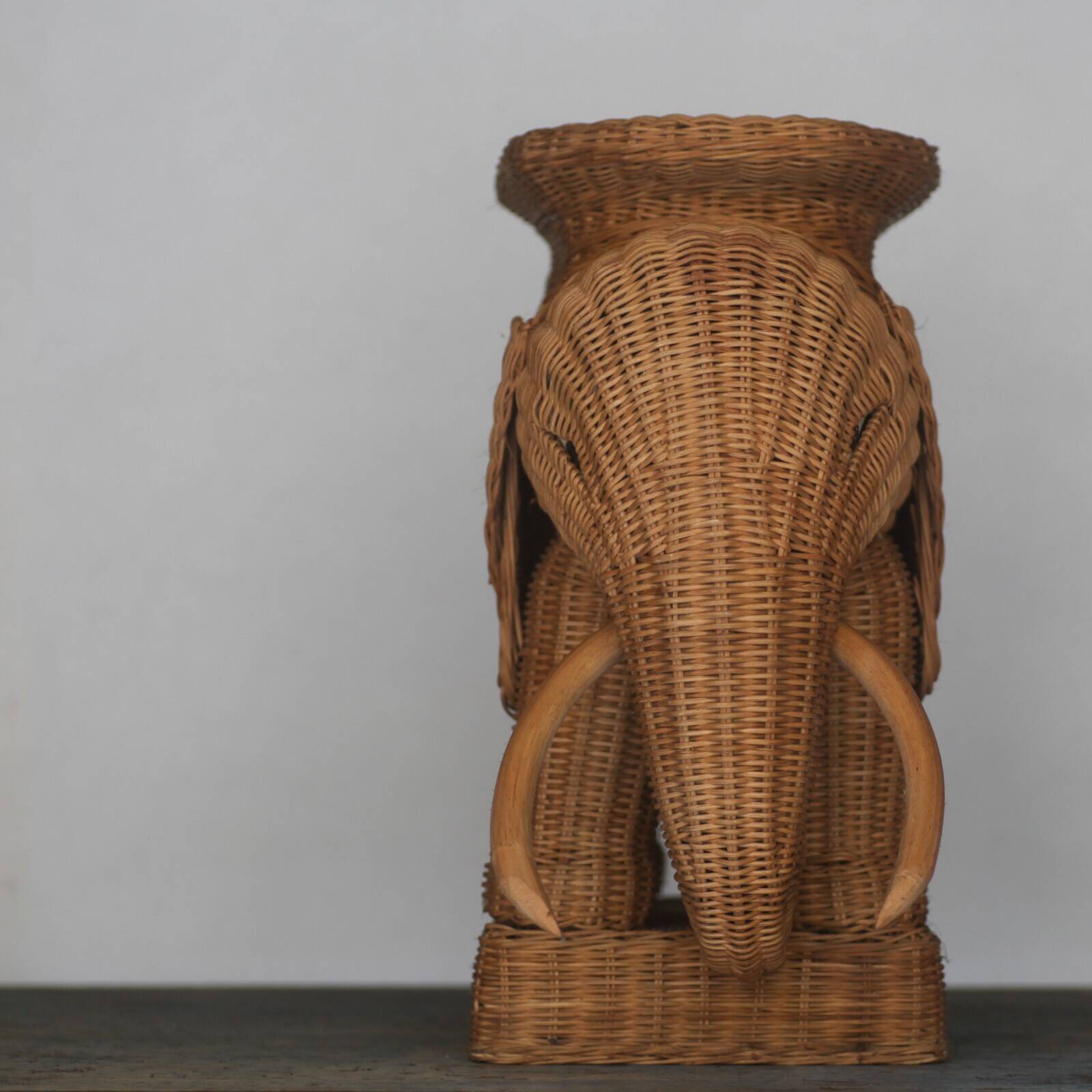 Table basse éléphant des années 60 - Décoration vintage maison
