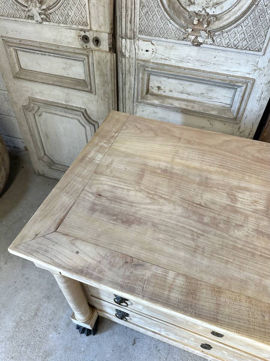 Commode returned from Egypt, bleached around 1800.