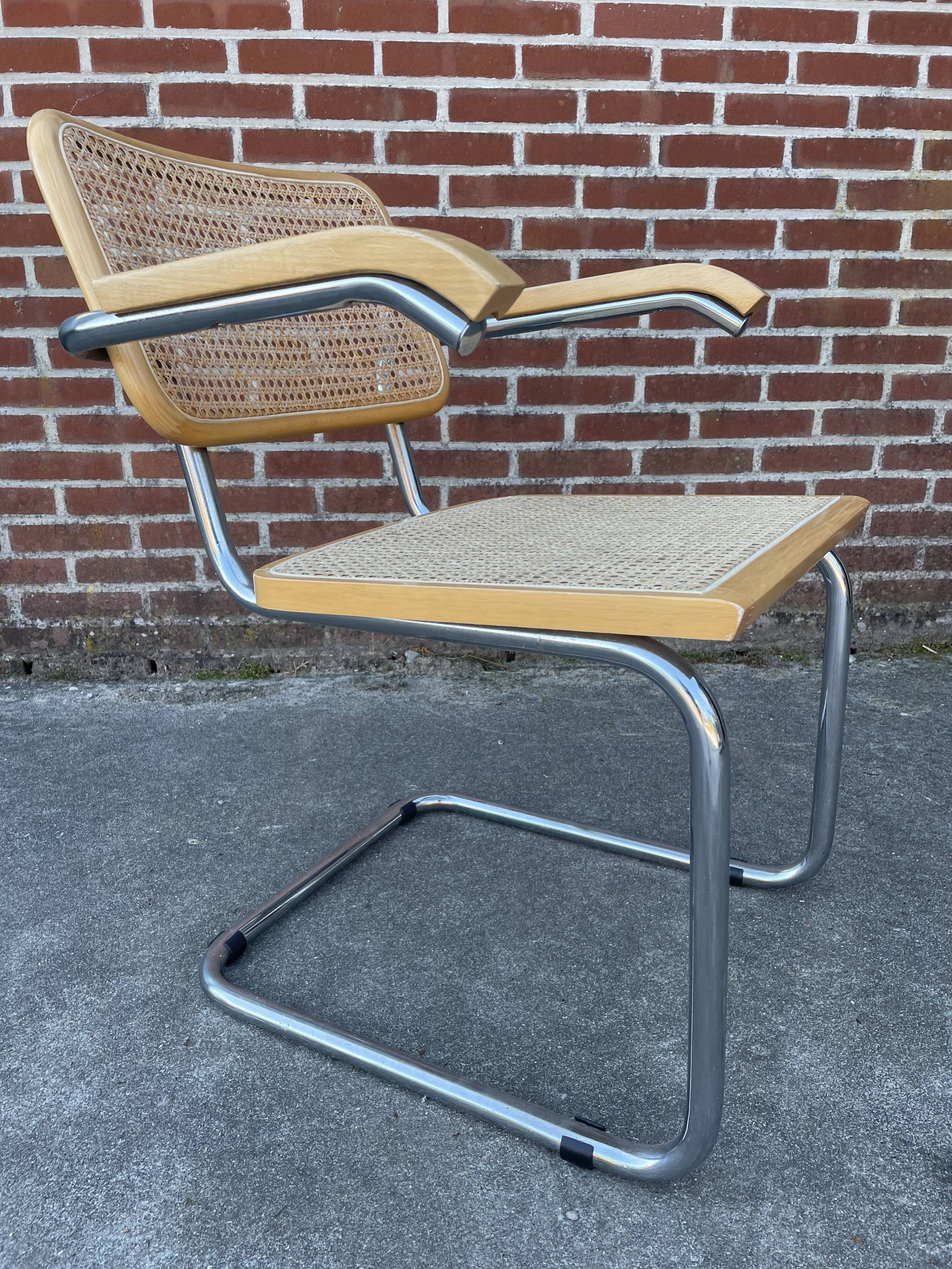 Cesca chair B64 with armrests by Marcel Breuer Design