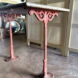Grey marble and burgundy cast iron bistro table ☐ 85 x 57 cm