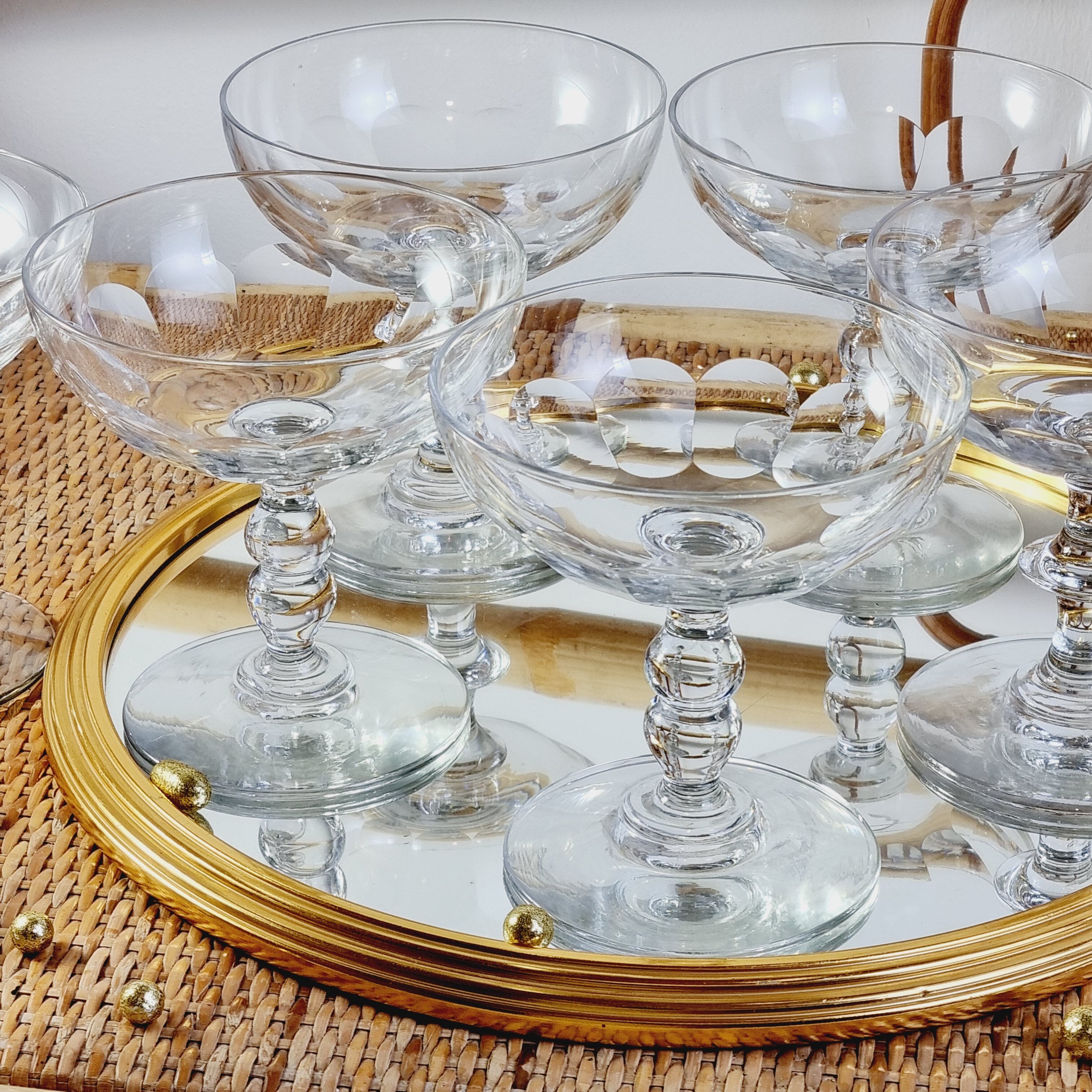 Set of 8 champagne glasses in carved blown glass