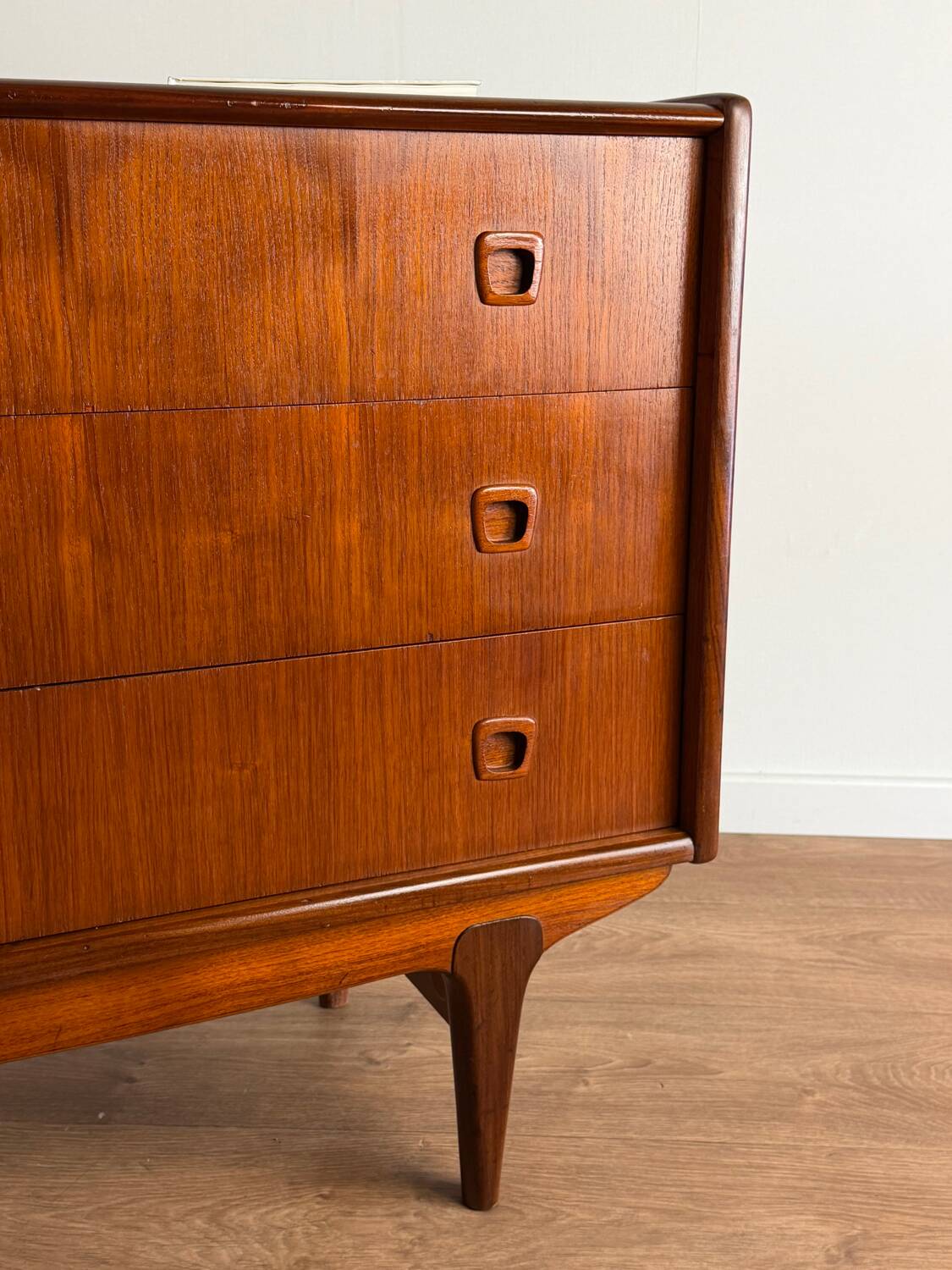 Vintage teak dressing table / chest of drawers – Scandinavian design, 1960s