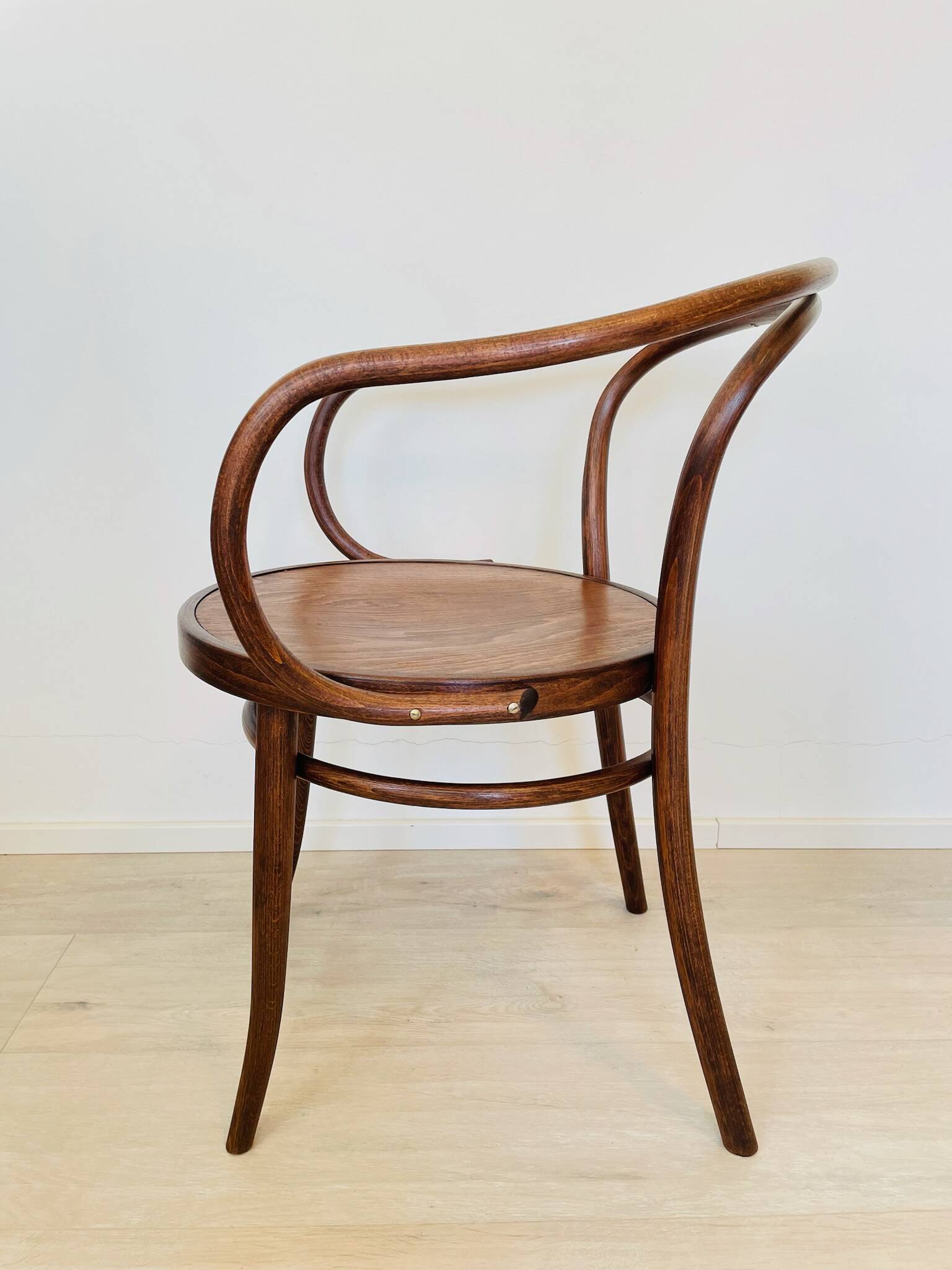 Chaise vintage Thonet modèle B9 de Tchécoslovaquie des années 1950
