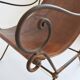 Paire de fauteuils en fer forgé et cuir vintage