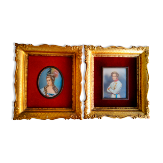 Paire de portraits miniatures sur ivoire signés