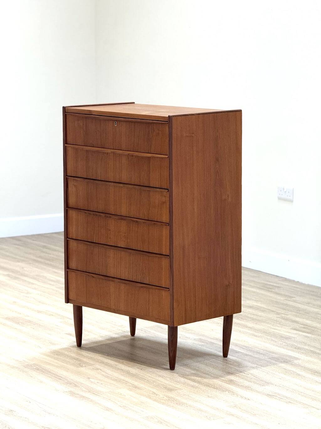 Commode (fabriquée au Danemark 1950)