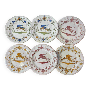 Suite de 6 assiettes en faïence de Moustiers, oiseaux et fleurs