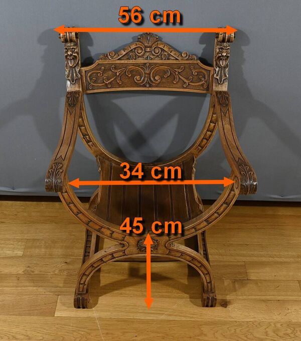 Fauteuil Dagobert en Noyer, style Médiéval – Fin XIXe