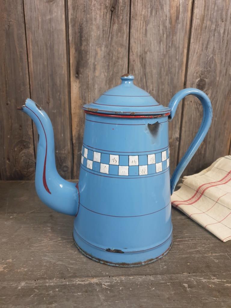 Antique enamelled coffee maker - Kitchen decoration